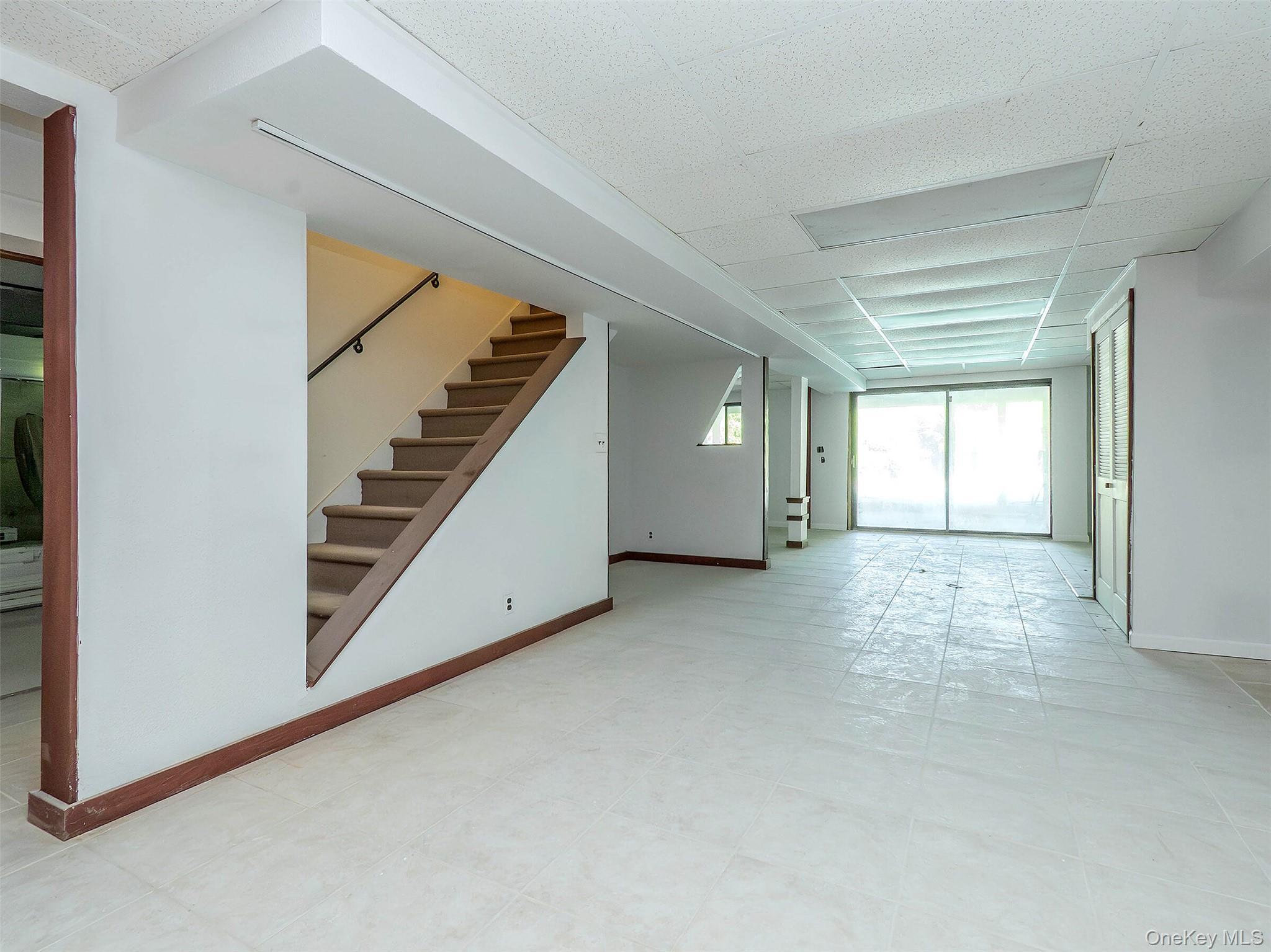 Single Family Carriage Nassau County, NY 11024, MLS-904549-25