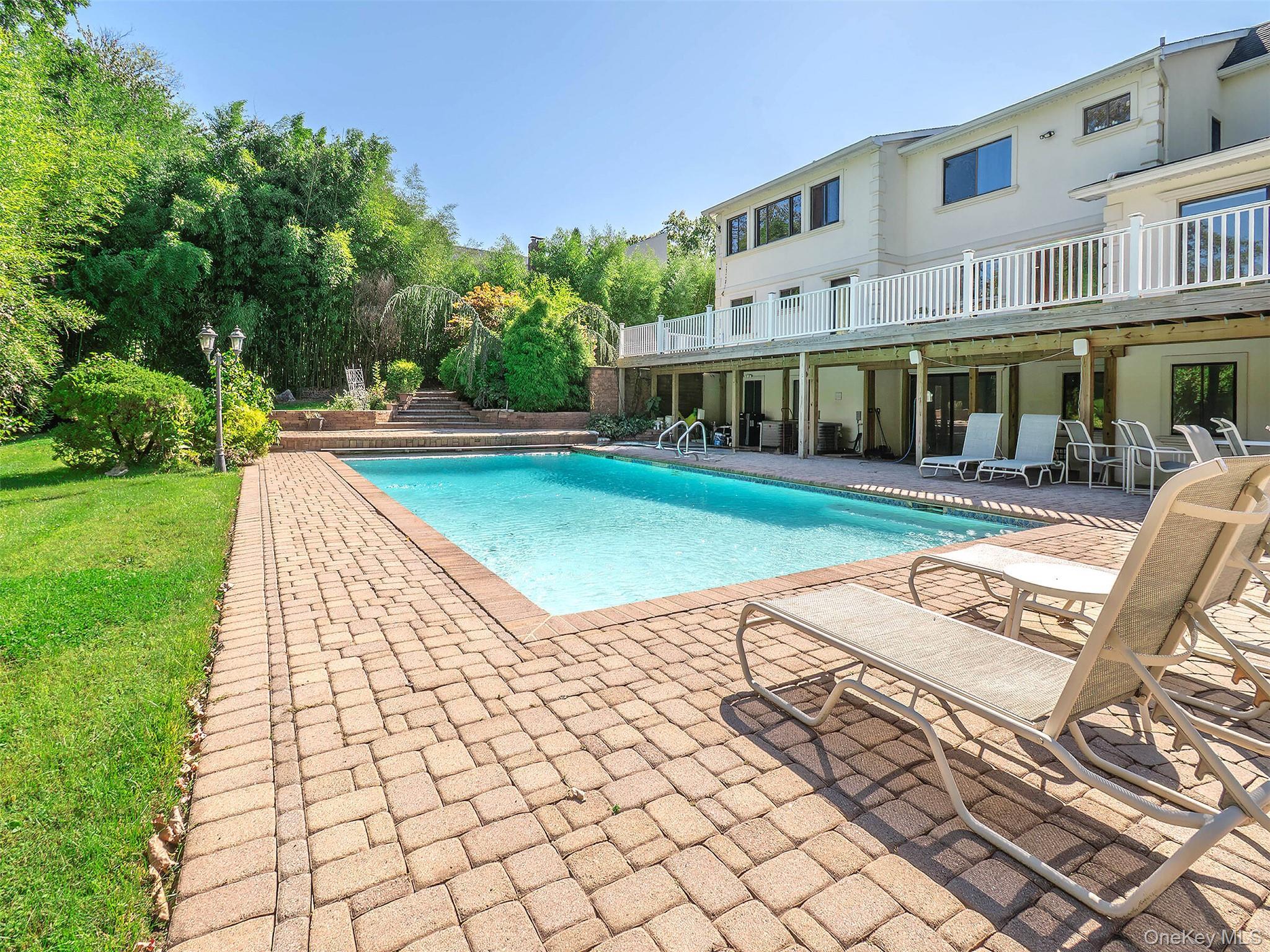 Single Family Carriage Nassau County, NY 11024, MLS-904549-26