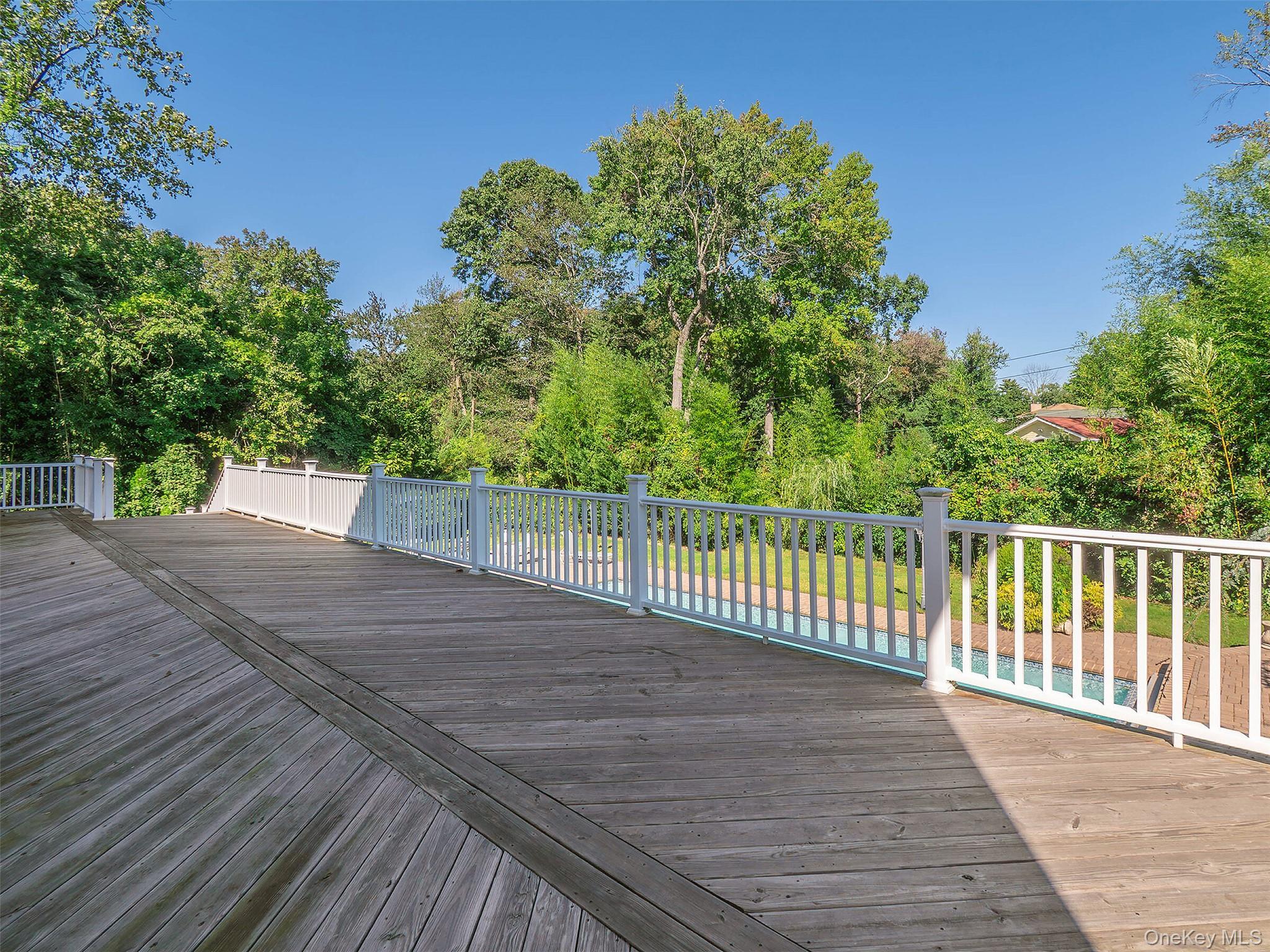 Single Family Carriage Nassau County, NY 11024, MLS-904549-27