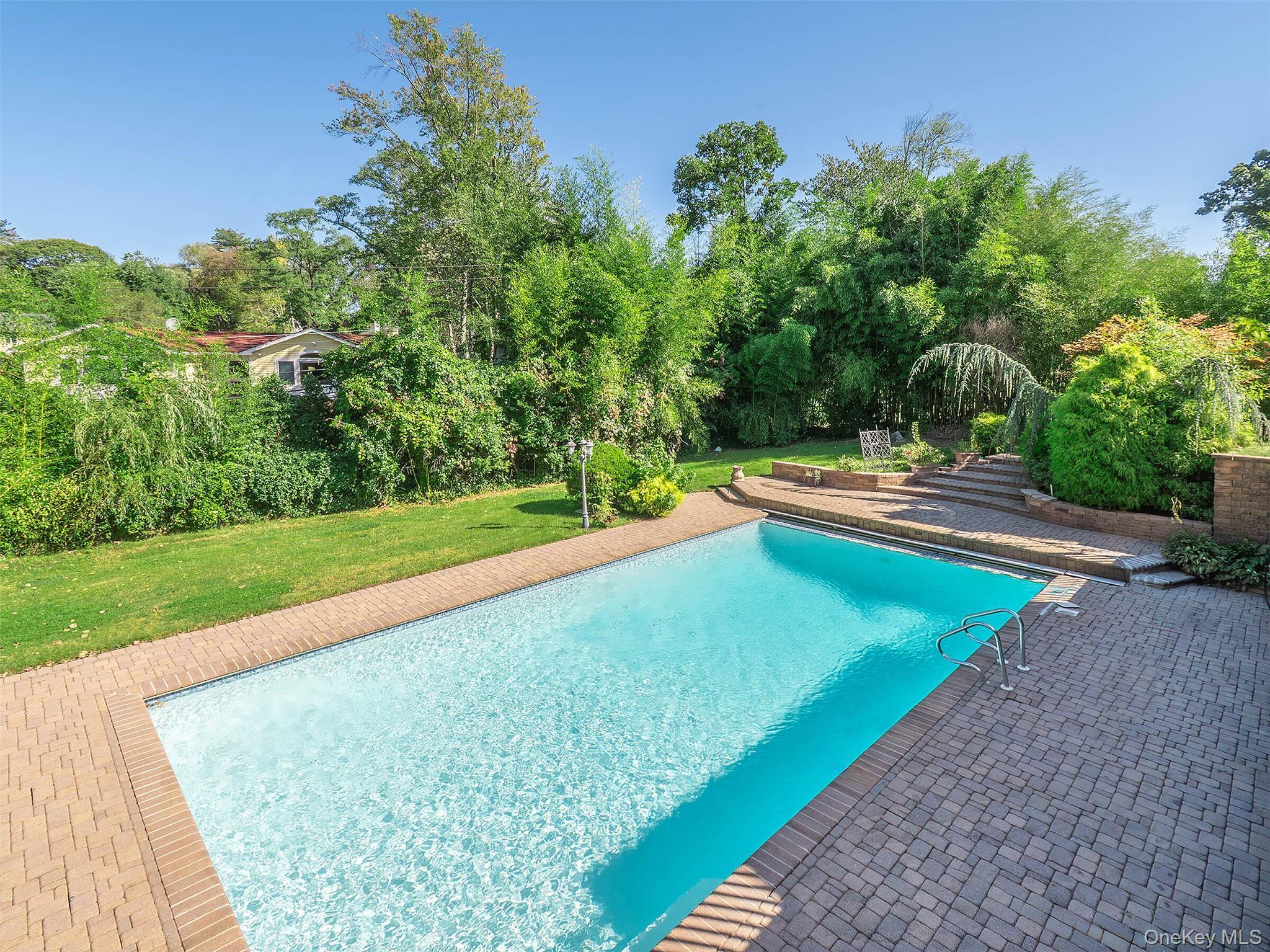 Single Family Carriage Nassau County, NY 11024, MLS-904549-28