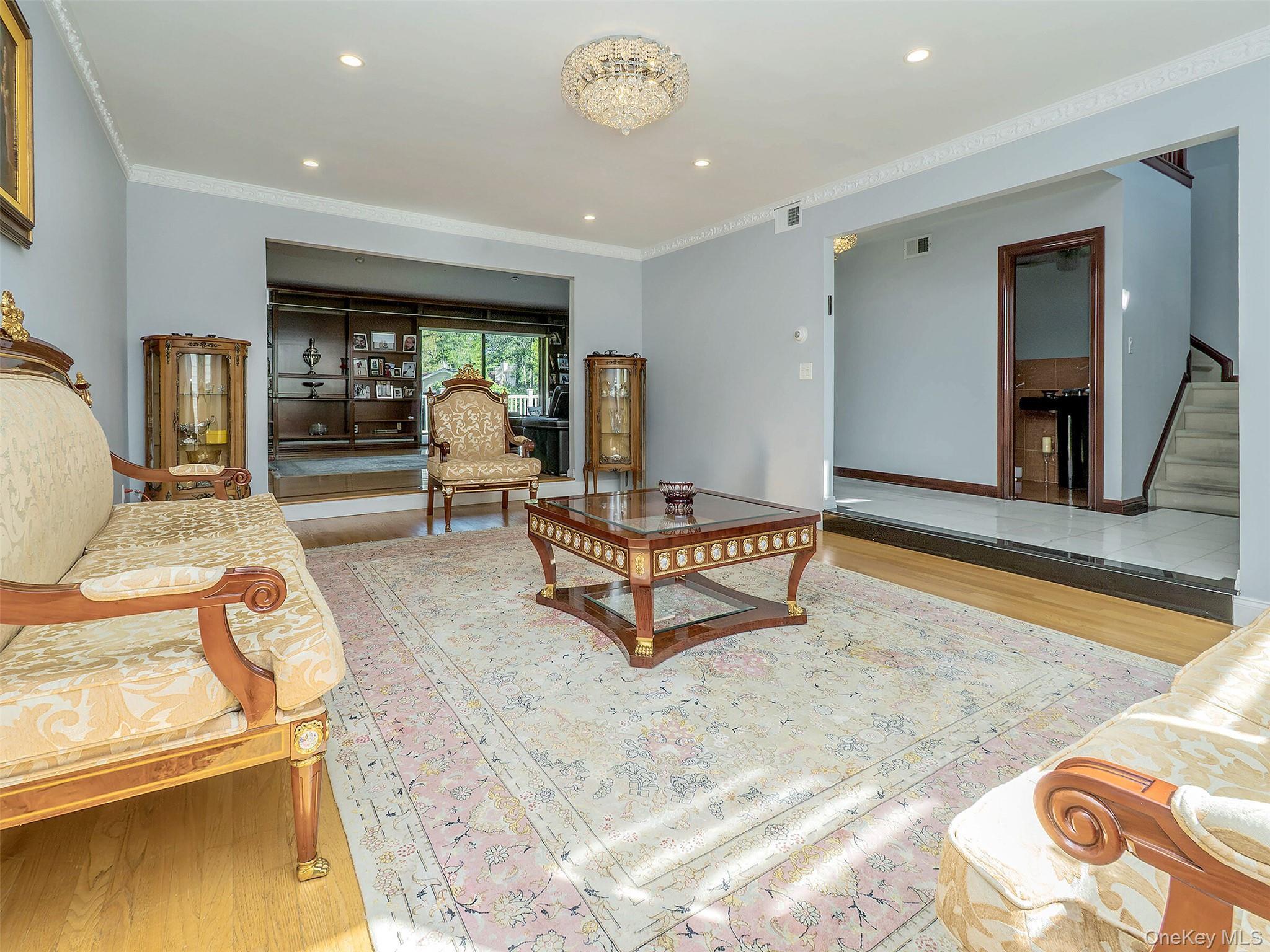 Single Family Carriage Nassau County, NY 11024, MLS-904549-4