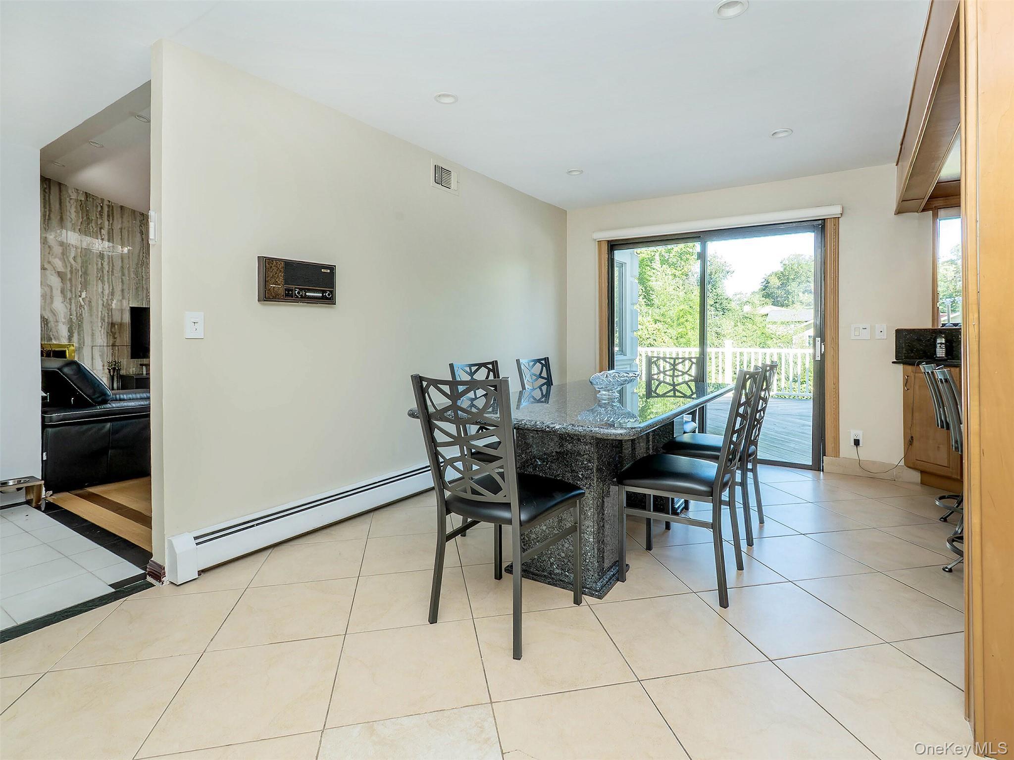 Single Family Carriage Nassau County, NY 11024, MLS-904549-8