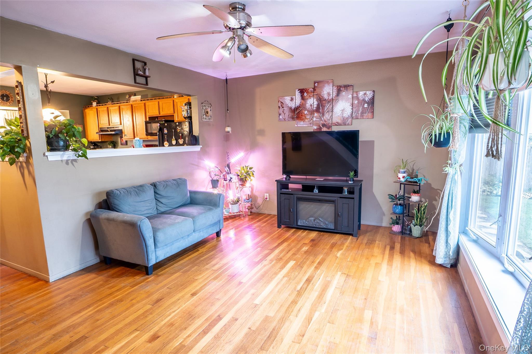 Single Family Andam Suffolk County, NY 11780, MLS-904662-12