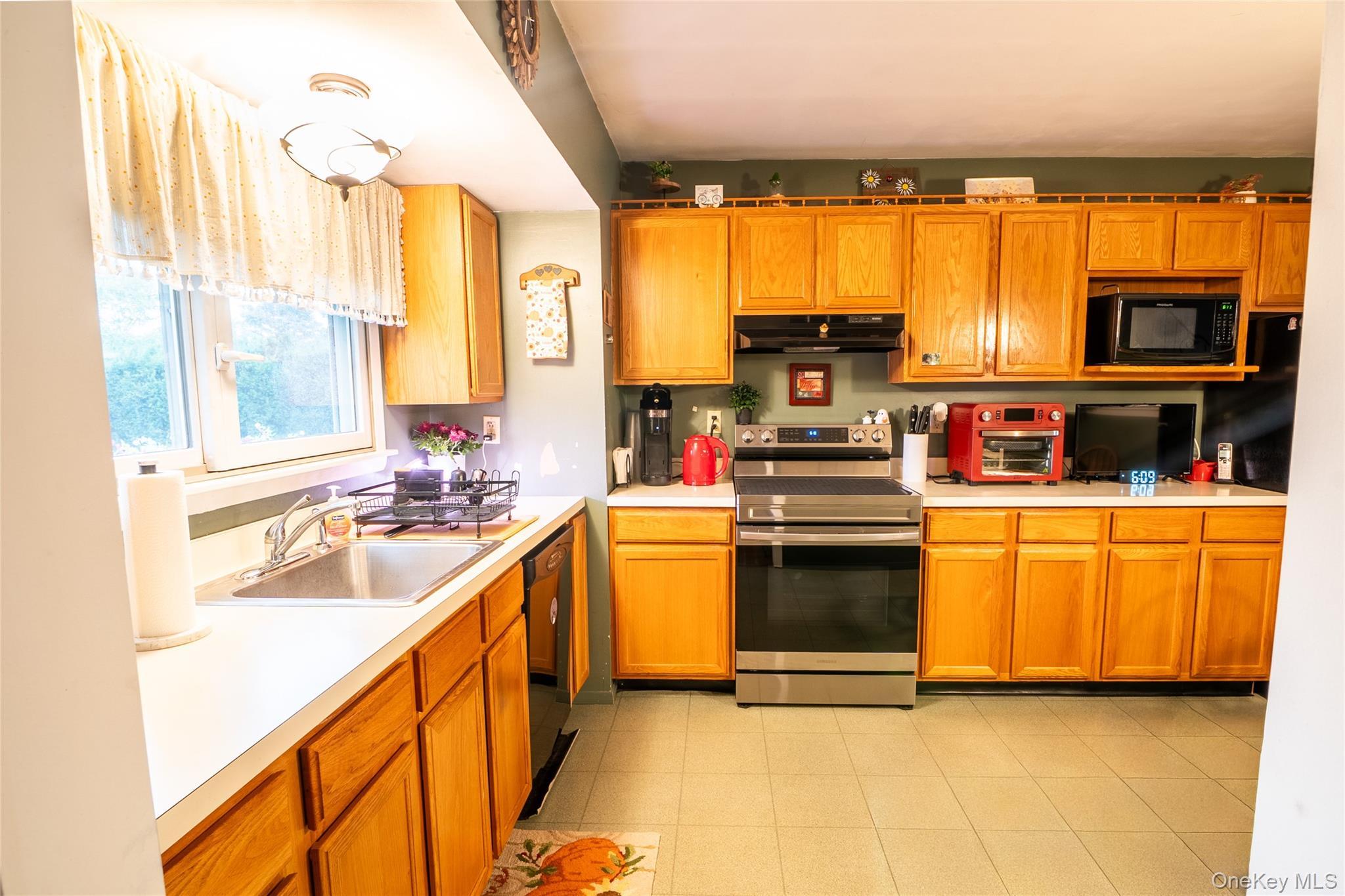 Single Family Andam Suffolk County, NY 11780, MLS-904662-8