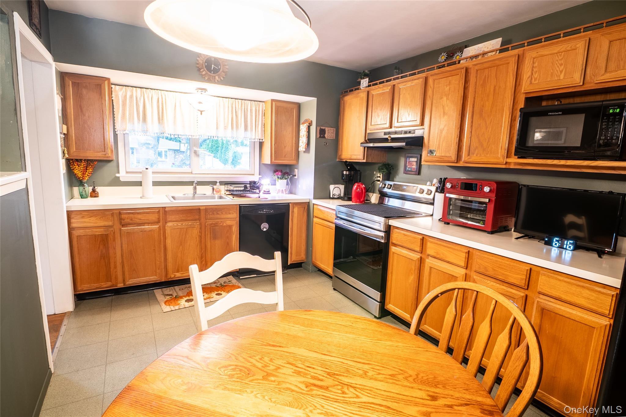 Single Family Andam Suffolk County, NY 11780, MLS-904662-9