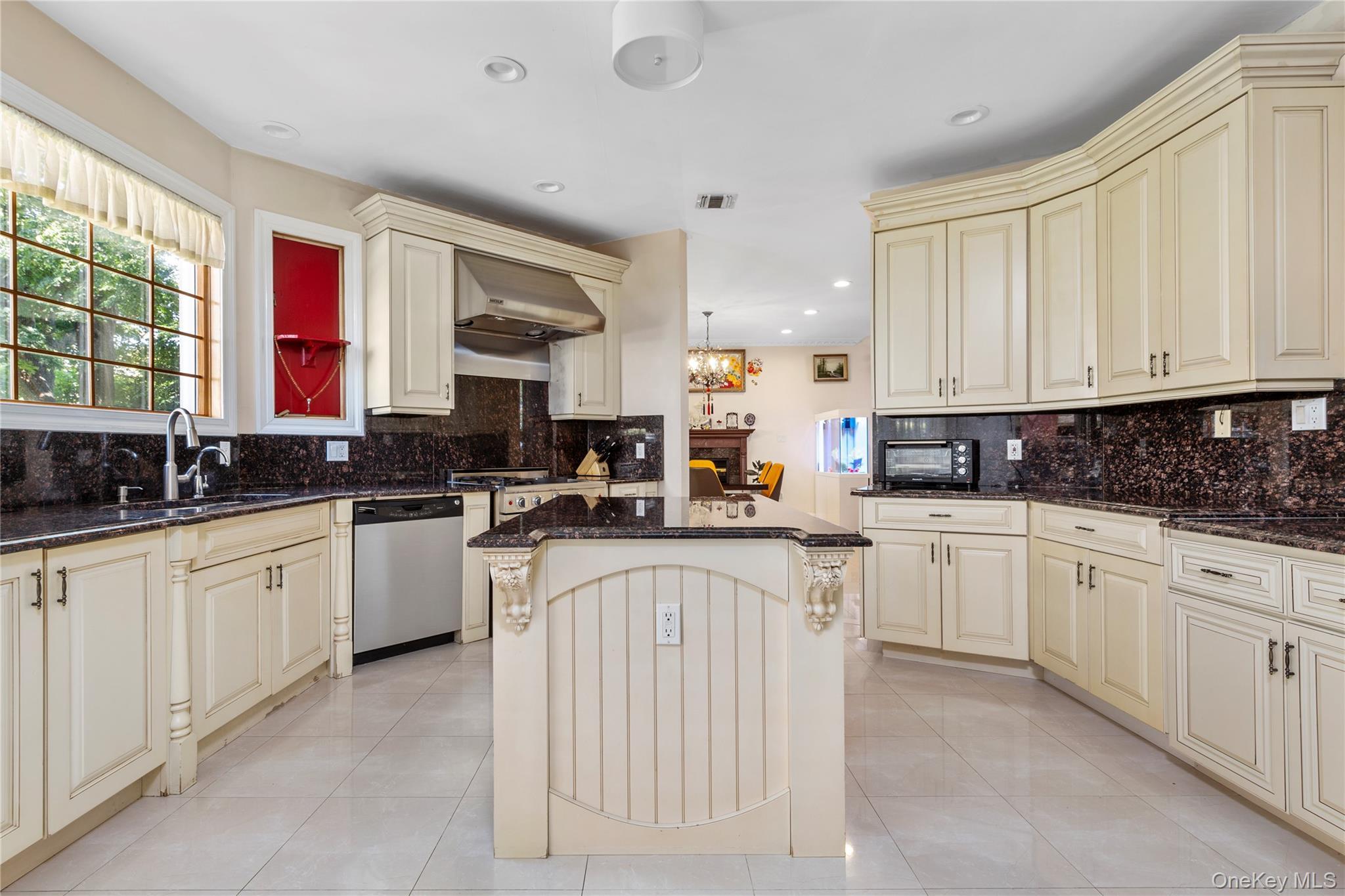 Single Family Manor Nassau County, NY 11577, MLS-904703-17