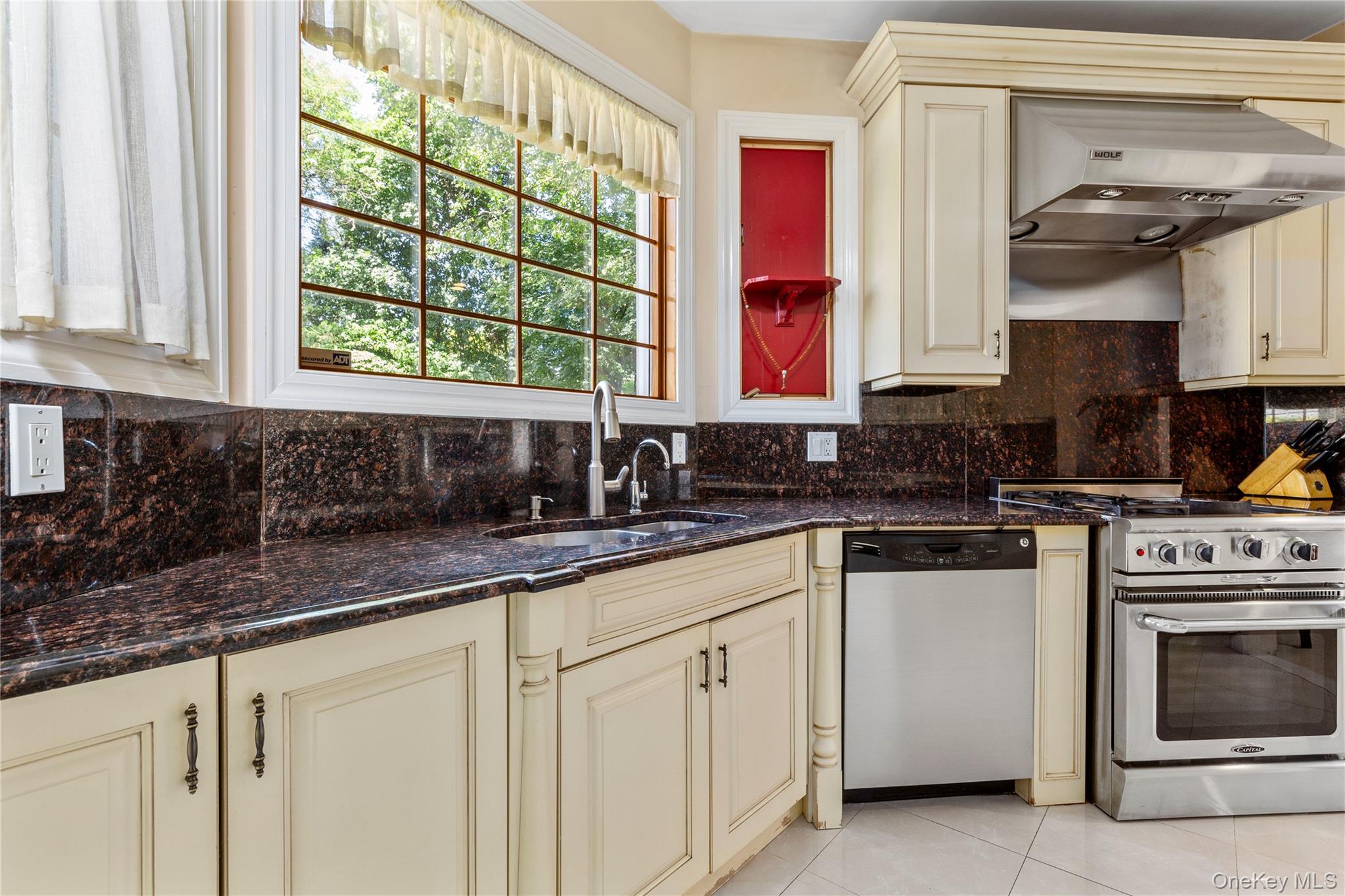 Single Family Manor Nassau County, NY 11577, MLS-904703-18