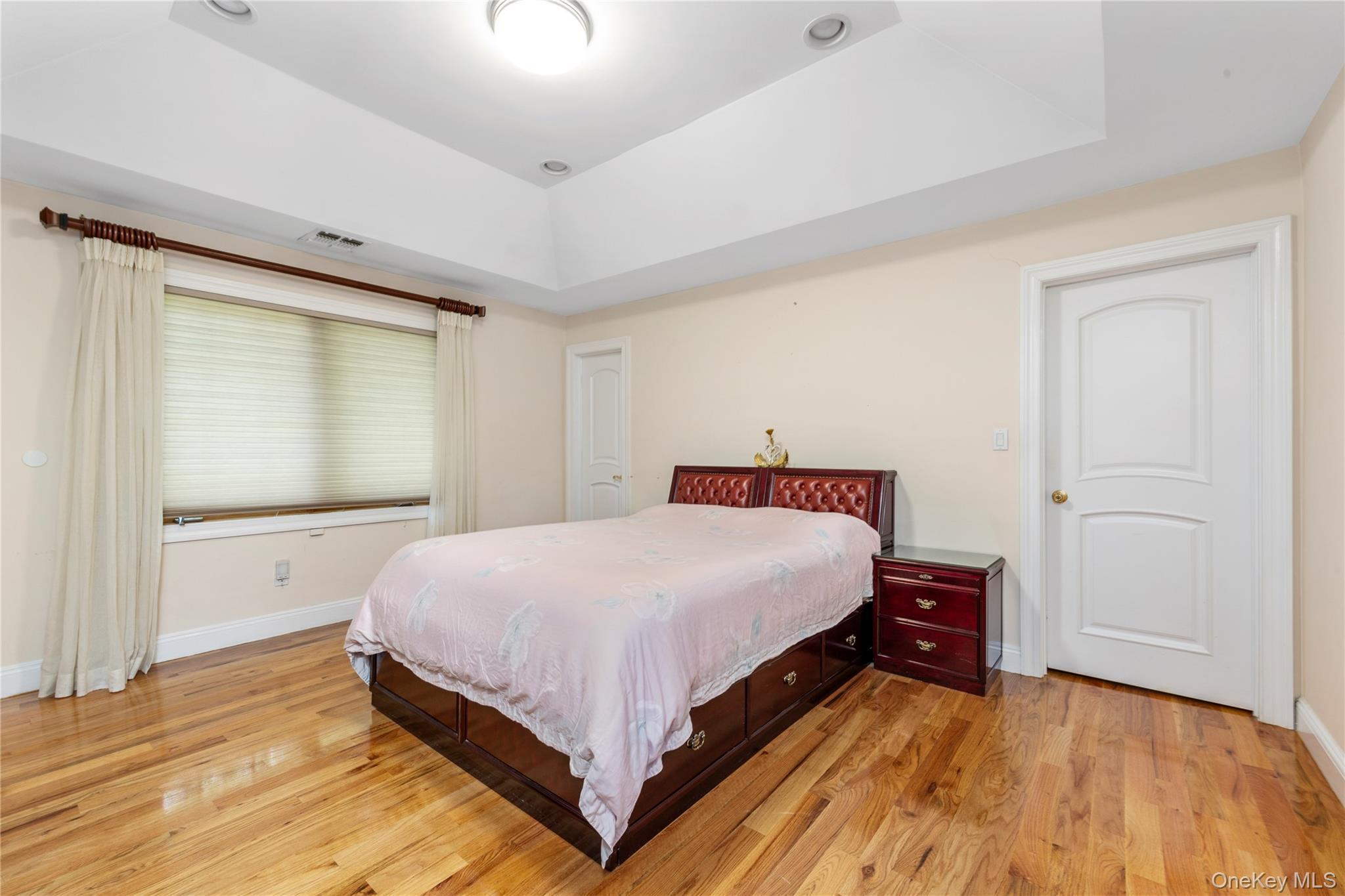 Single Family Manor Nassau County, NY 11577, MLS-904703-27