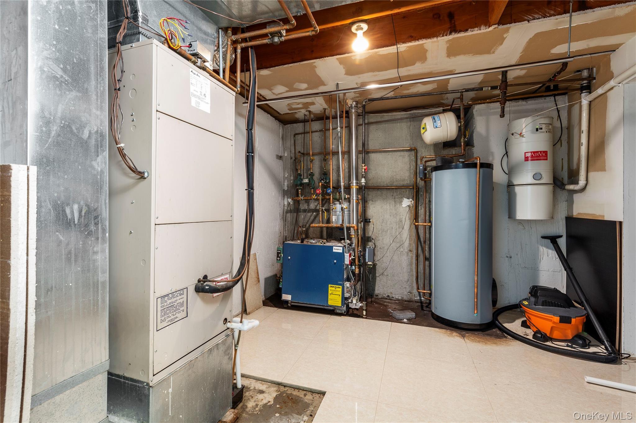 Single Family Manor Nassau County, NY 11577, MLS-904703-35