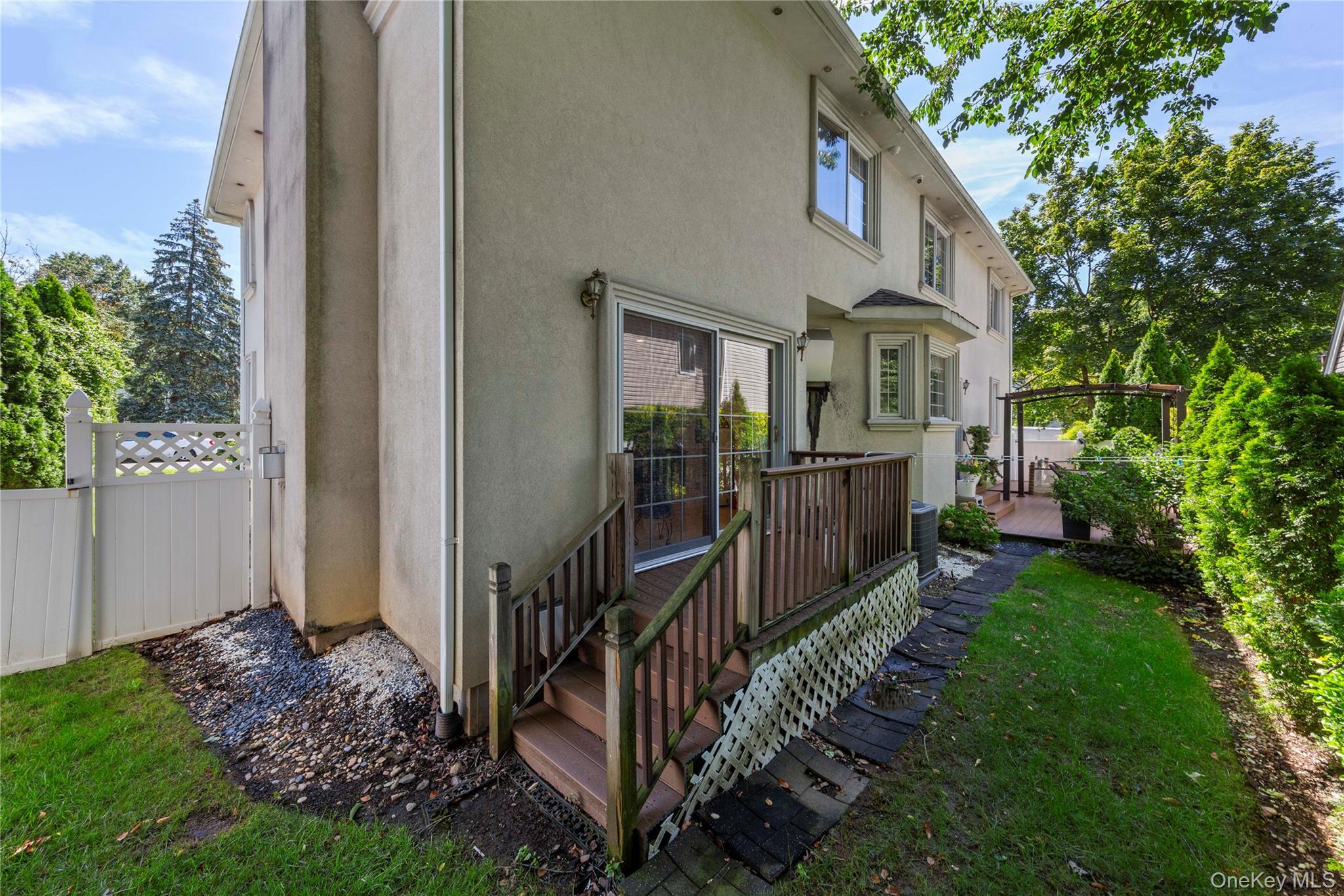 Single Family Manor Nassau County, NY 11577, MLS-904703-37