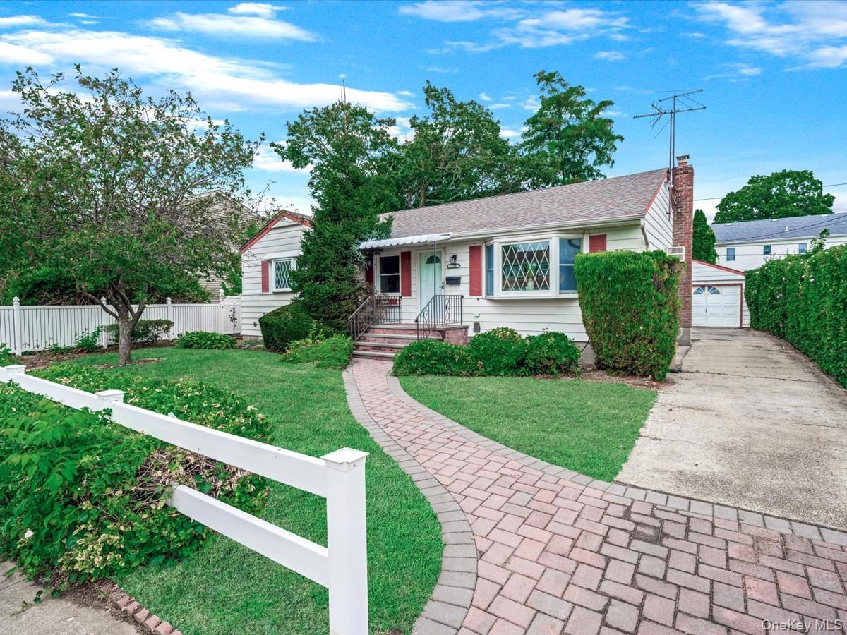 Single Family Lee  Nassau County, NY 11801, MLS-904723-3