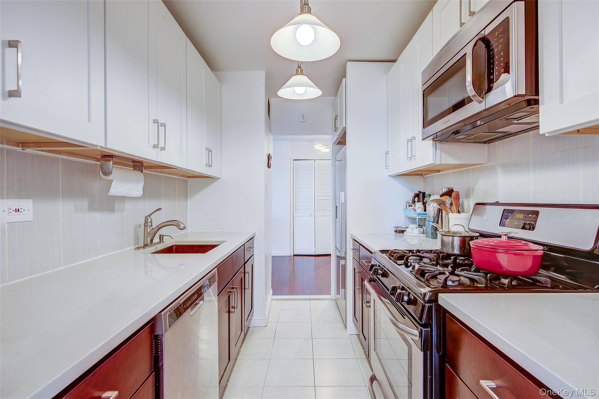 Coop Yellowstone  Queens, NY 11375, MLS-904756-6