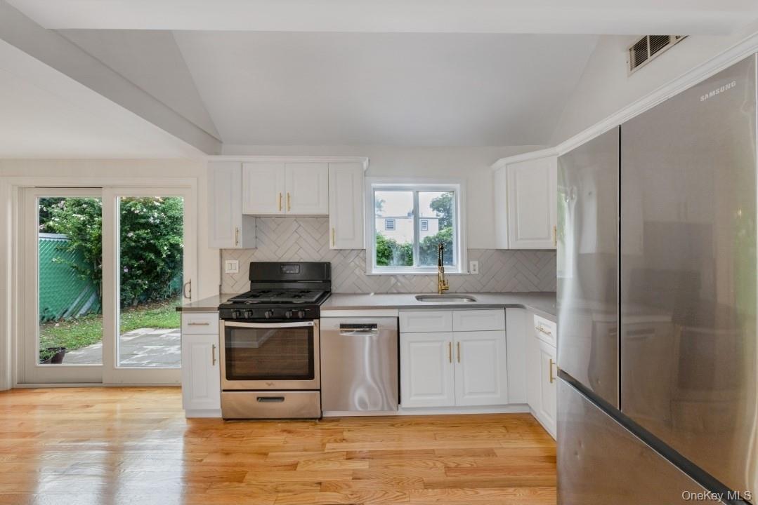 Single Family 12th Suffolk County, NY 11757, MLS-904920-10