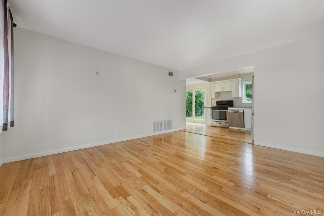 Single Family 12th Suffolk County, NY 11757, MLS-904920-7