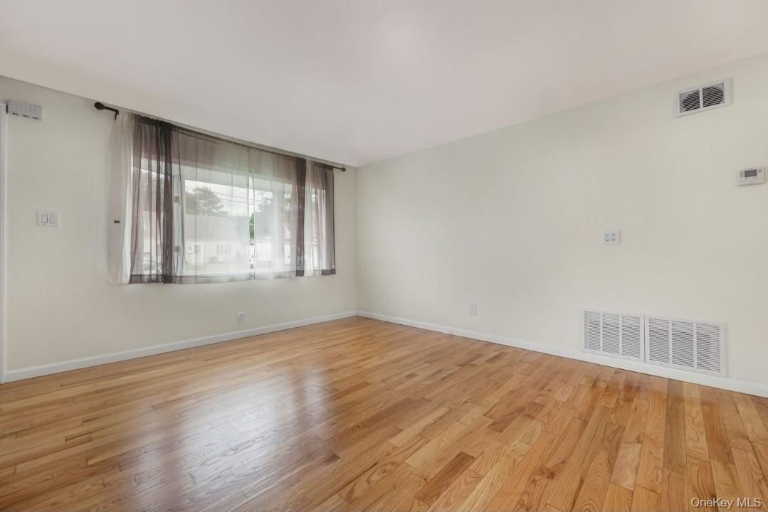 Single Family 12th Suffolk County, NY 11757, MLS-904920-8