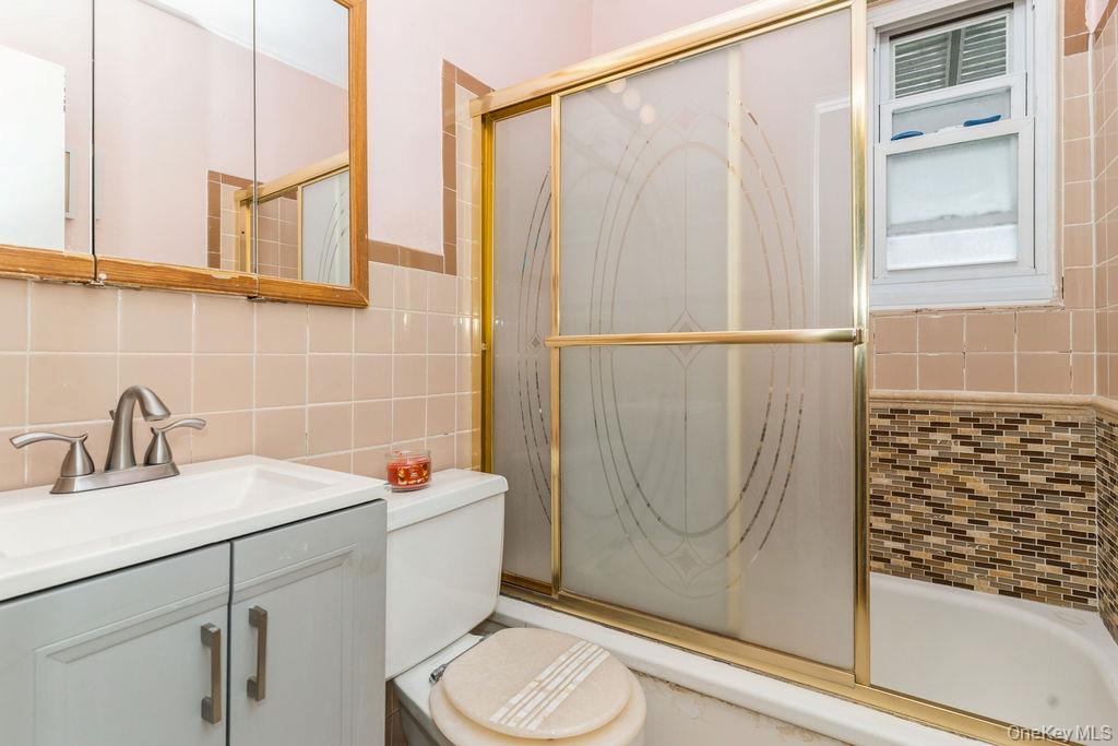 Single Family Clay Nassau County, NY 11003, MLS-904927-8