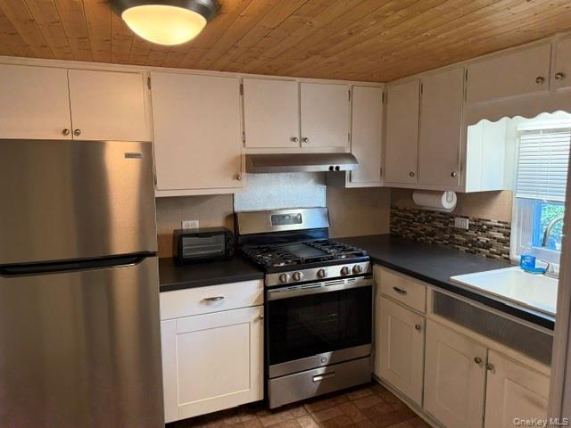 Single Family Old Country  Suffolk County, NY 11901, MLS-904992-12