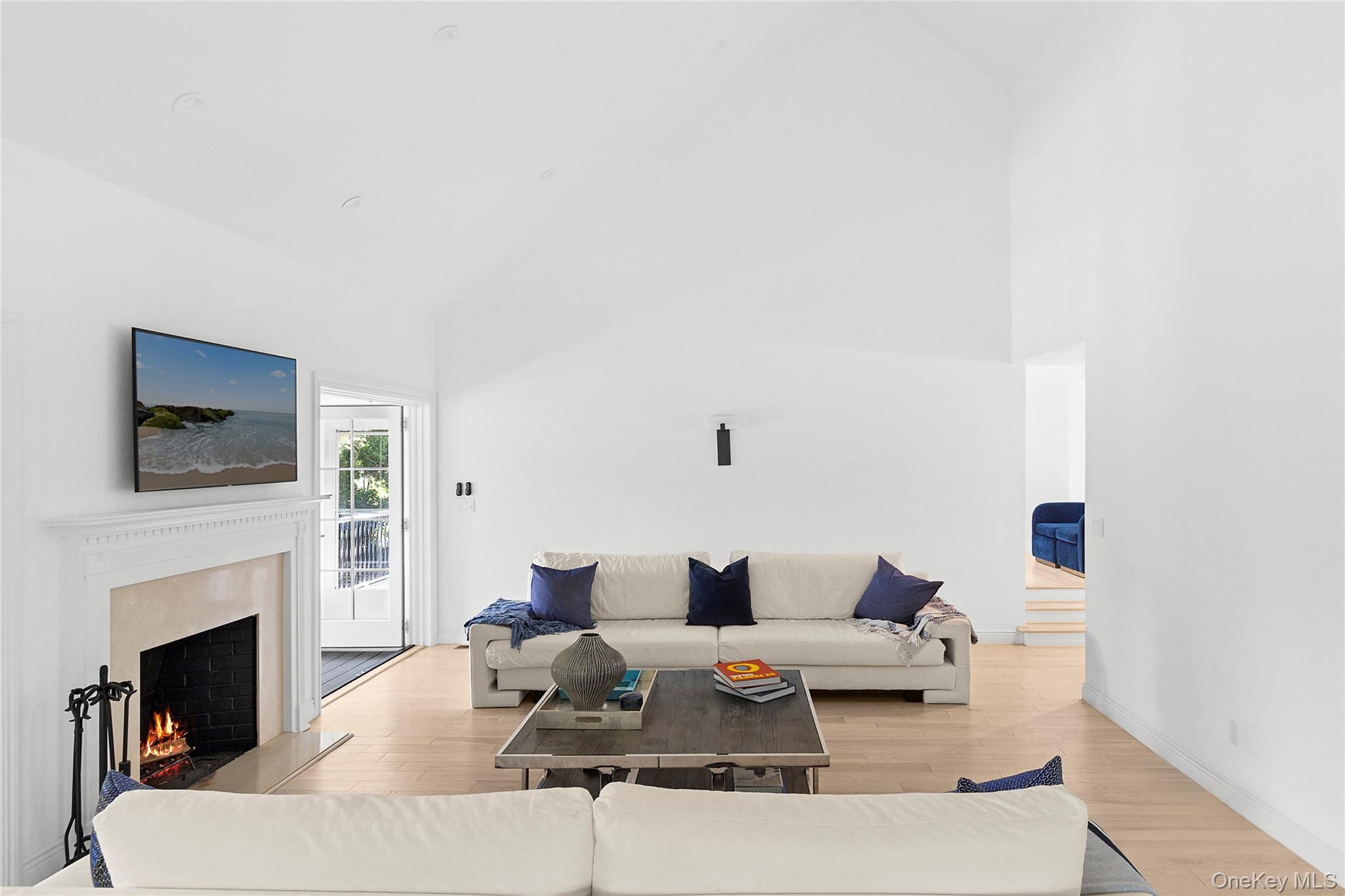 Single Family Middle Pond Suffolk County, NY 11968, MLS-904993-13