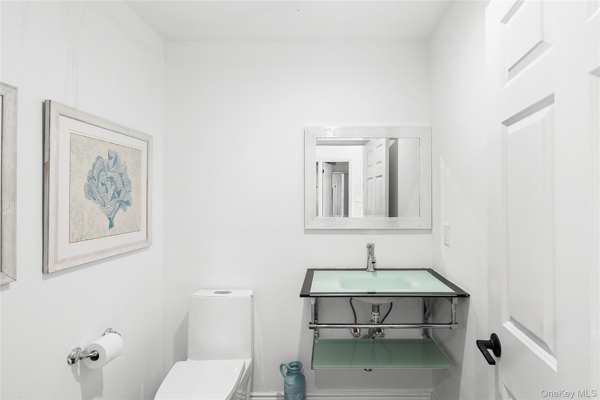 Single Family Middle Pond Suffolk County, NY 11968, MLS-904993-15