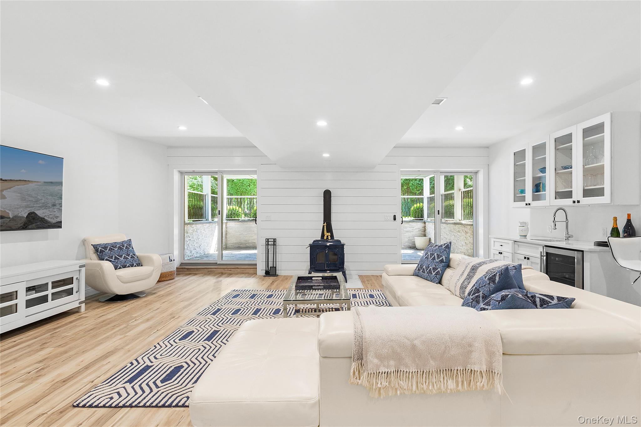 Single Family Middle Pond Suffolk County, NY 11968, MLS-904993-25