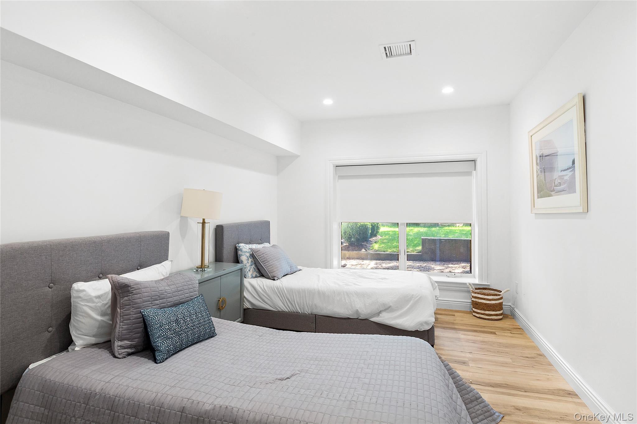 Single Family Middle Pond Suffolk County, NY 11968, MLS-904993-29