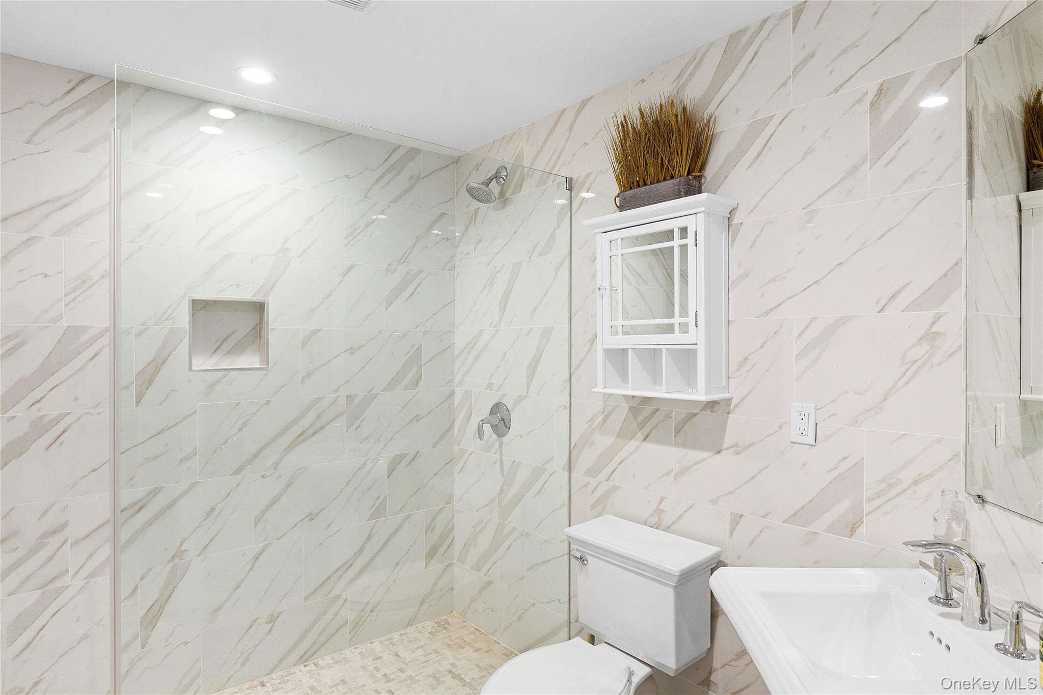 Single Family Middle Pond Suffolk County, NY 11968, MLS-904993-30