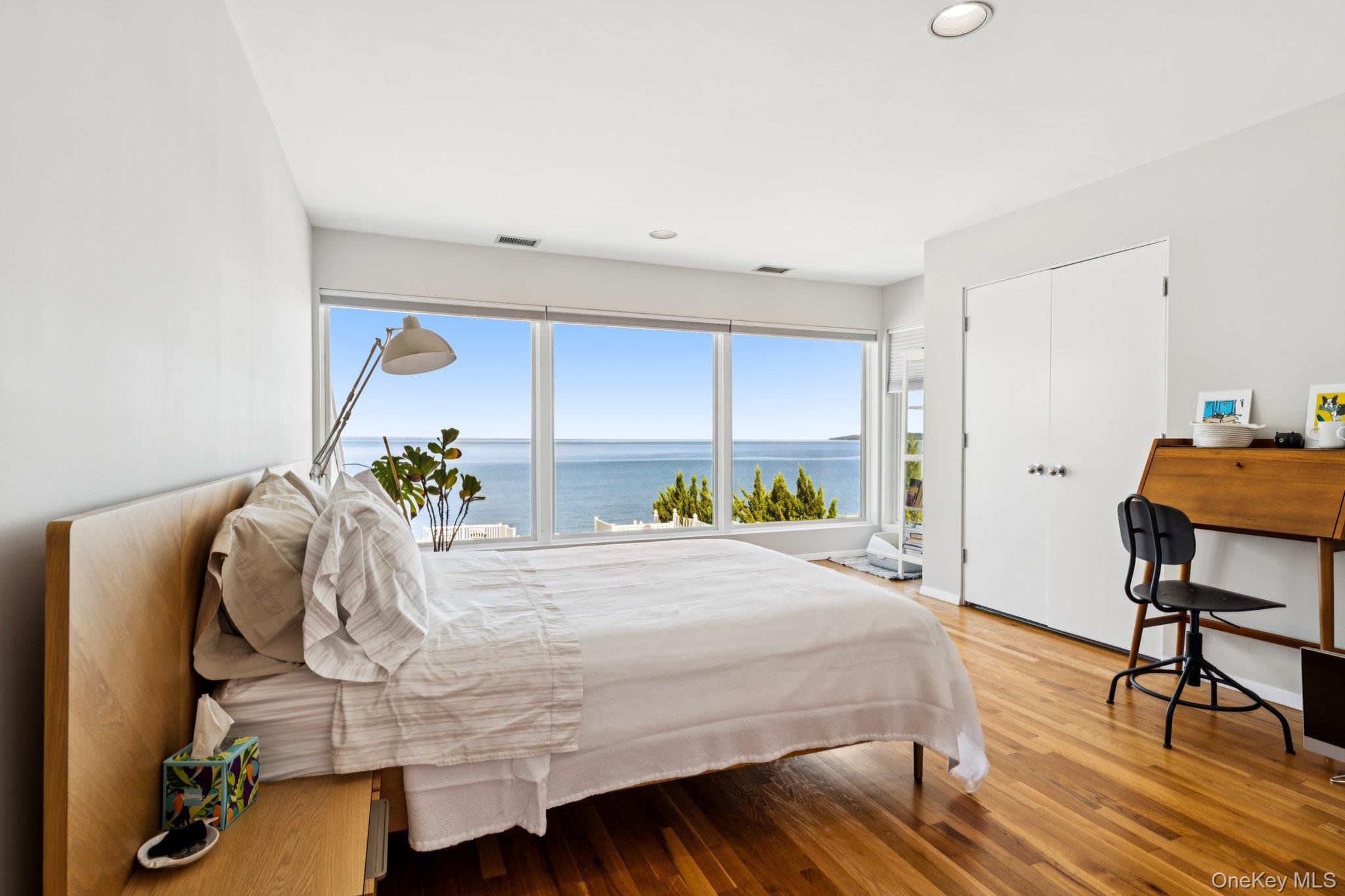 Single Family Oak Point Nassau County, NY 11709, MLS-905016-24