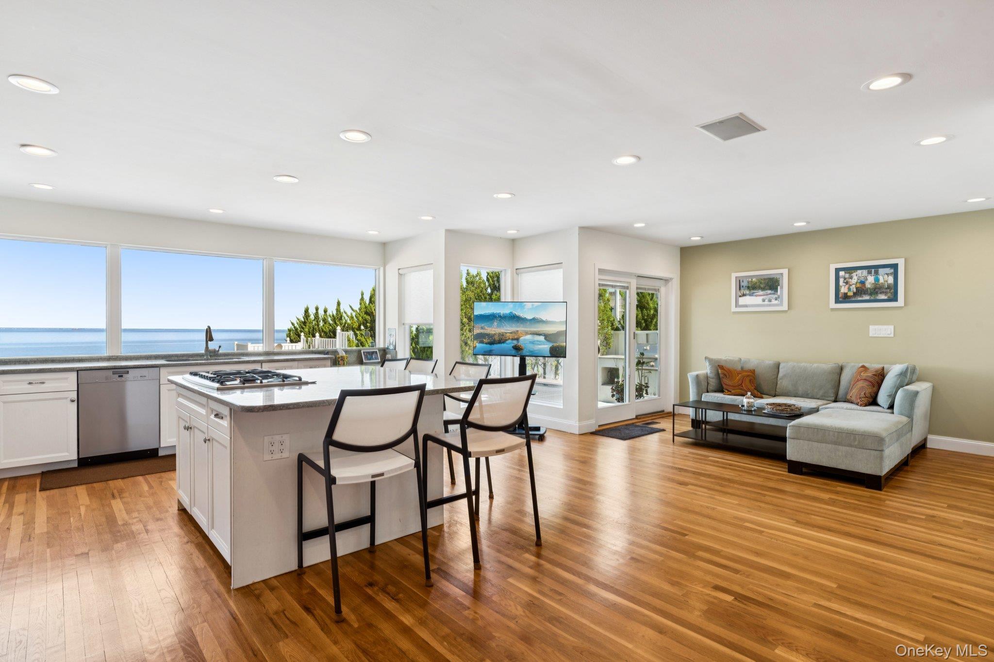 Single Family Oak Point Nassau County, NY 11709, MLS-905016-9