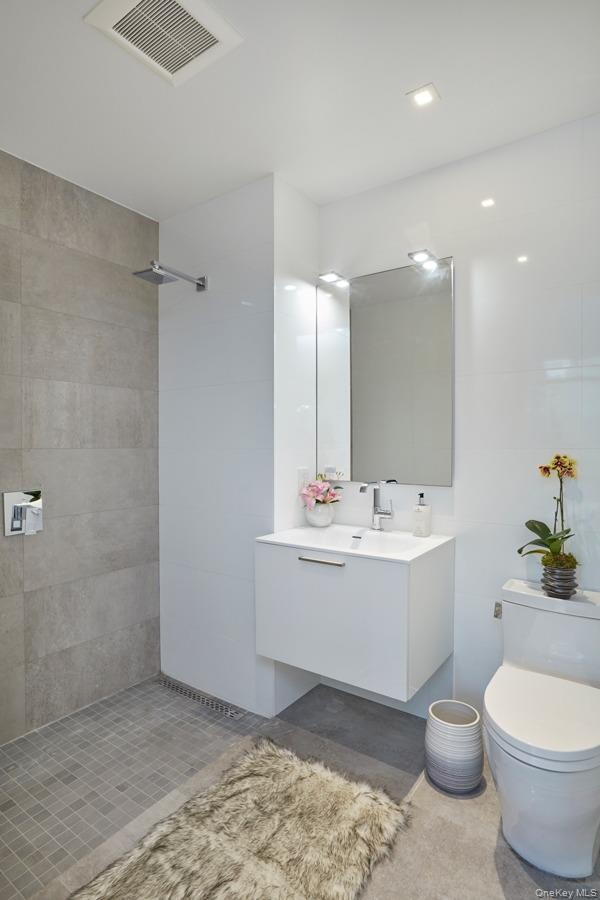 Condo 42nd  Queens, NY 11101, MLS-905019-7