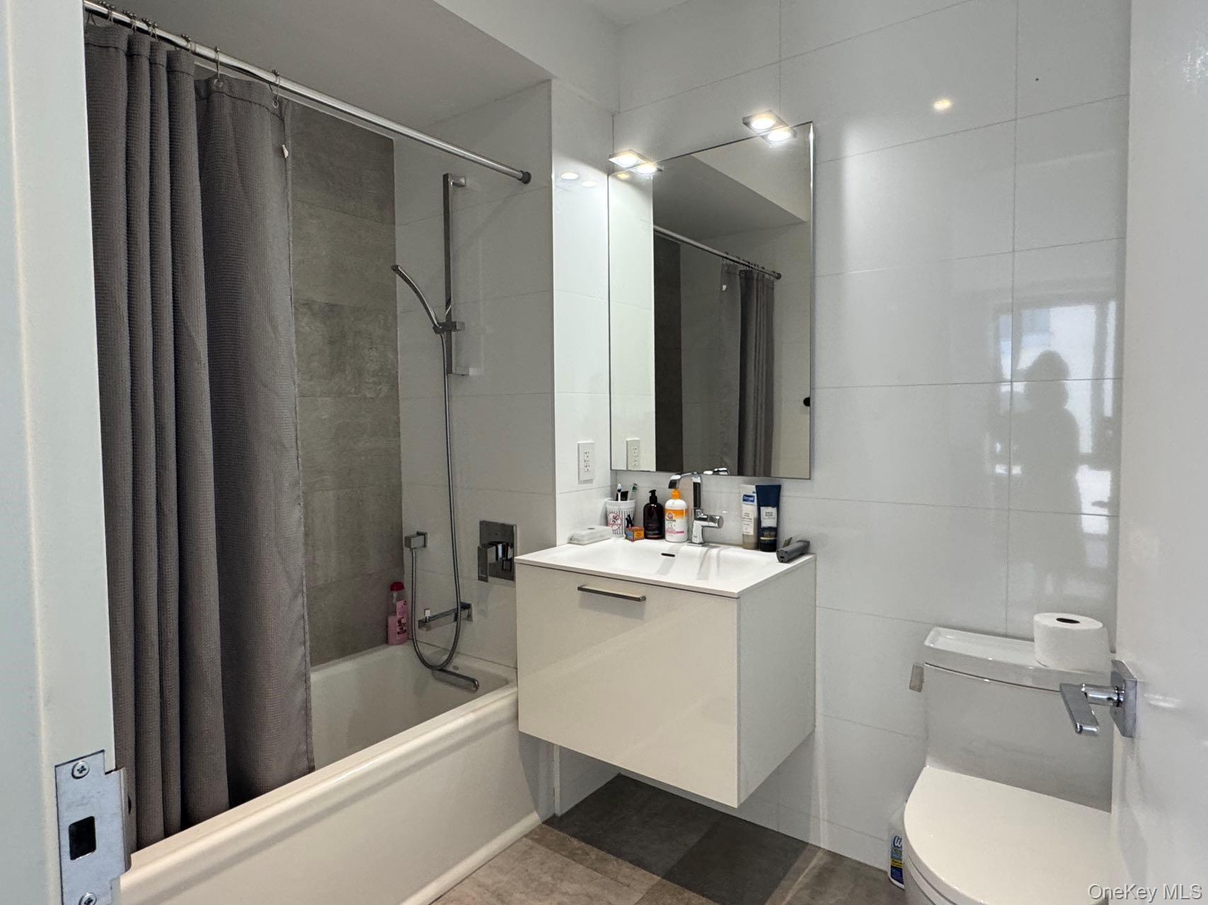 Condo 42nd  Queens, NY 11101, MLS-905019-8