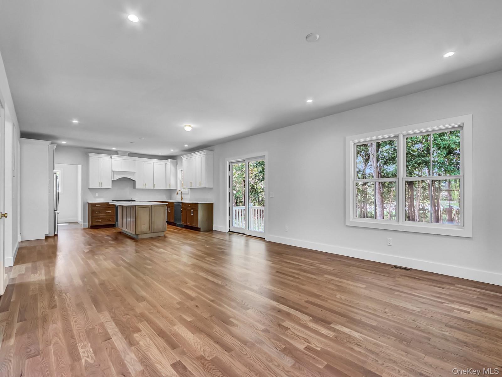 Single Family Country  Suffolk County, NY 11733, MLS-905066-10