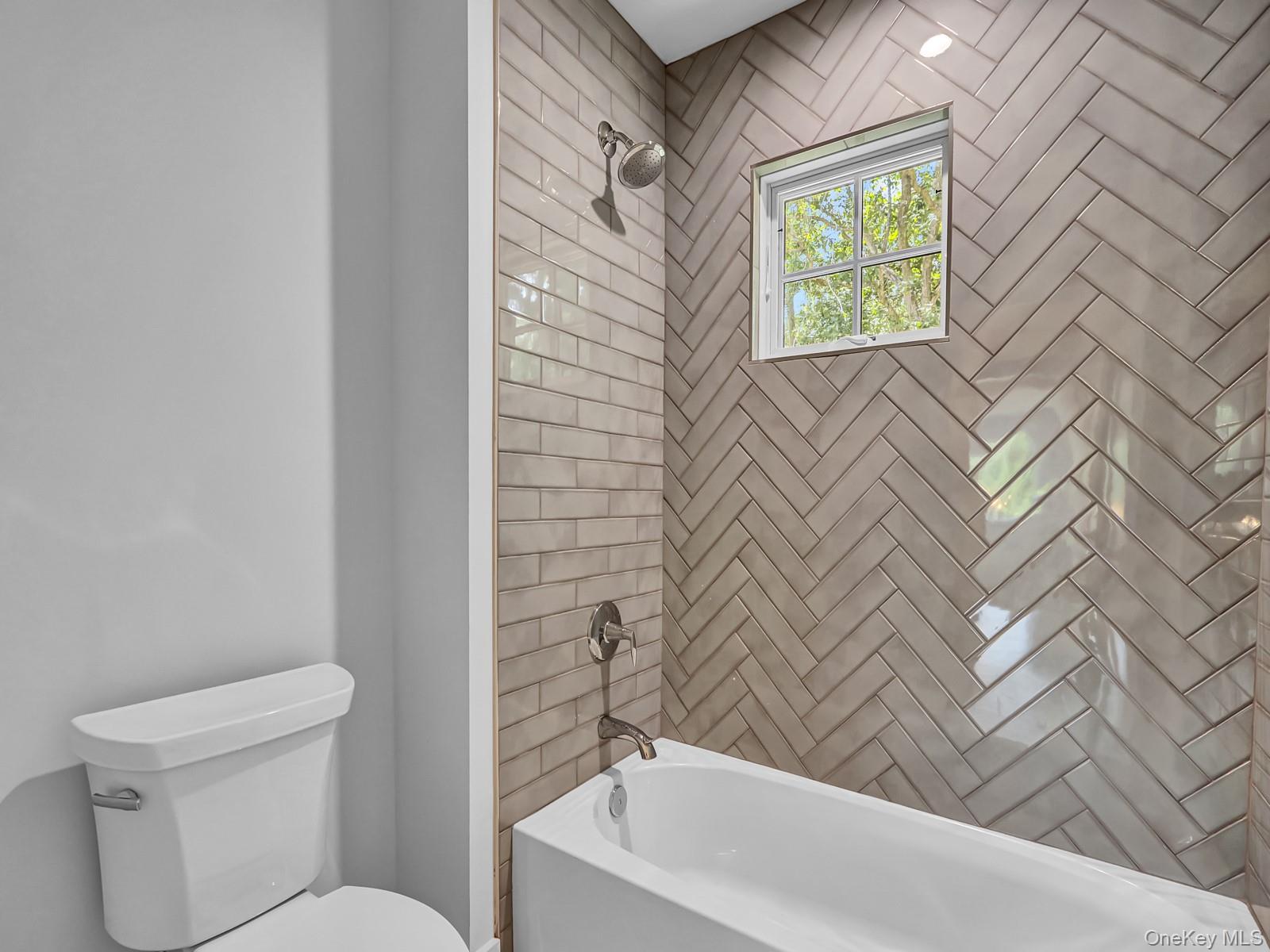 Single Family Country  Suffolk County, NY 11733, MLS-905066-22