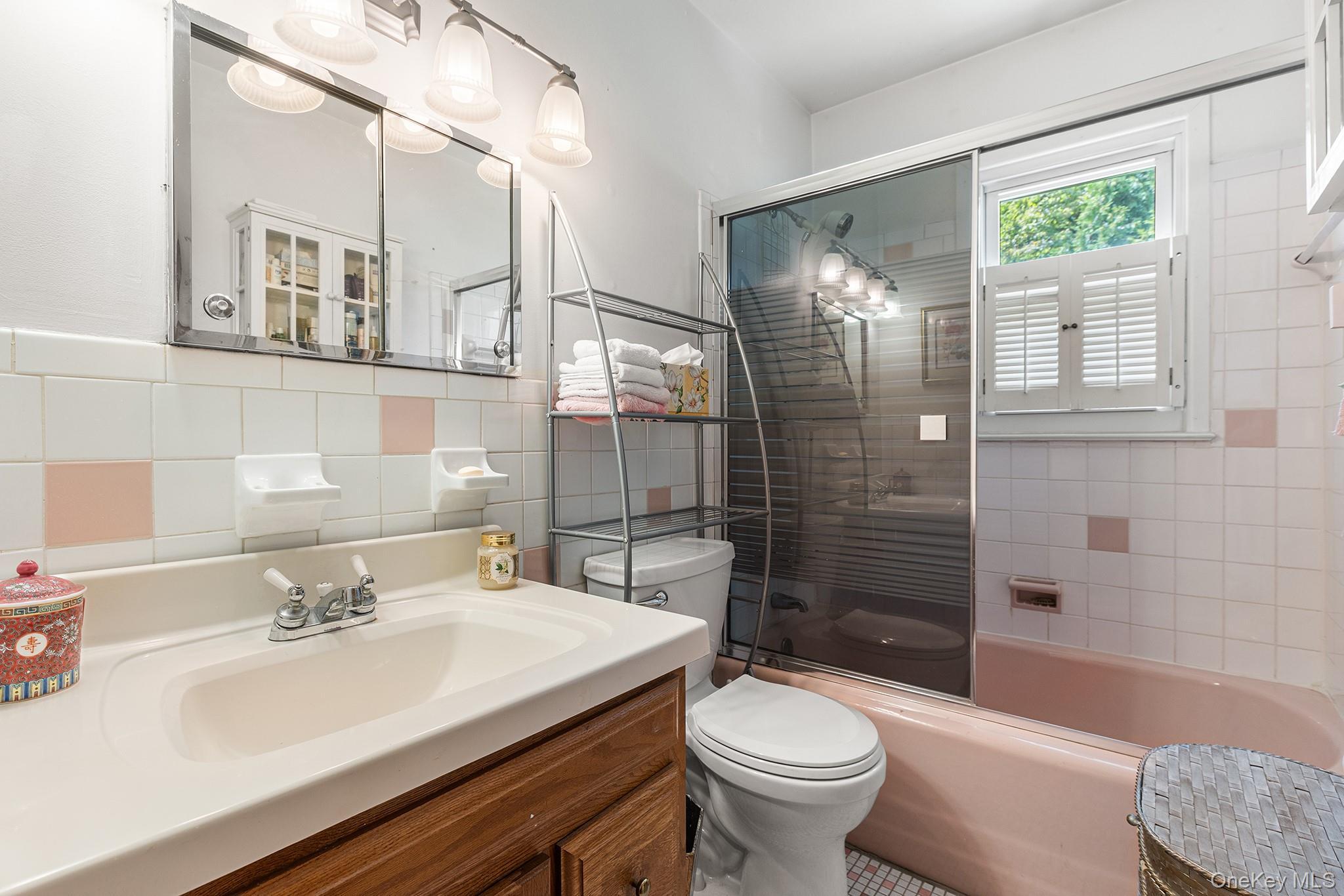 Single Family Rockledge  Westchester County, NY 10708, MLS-905078-16