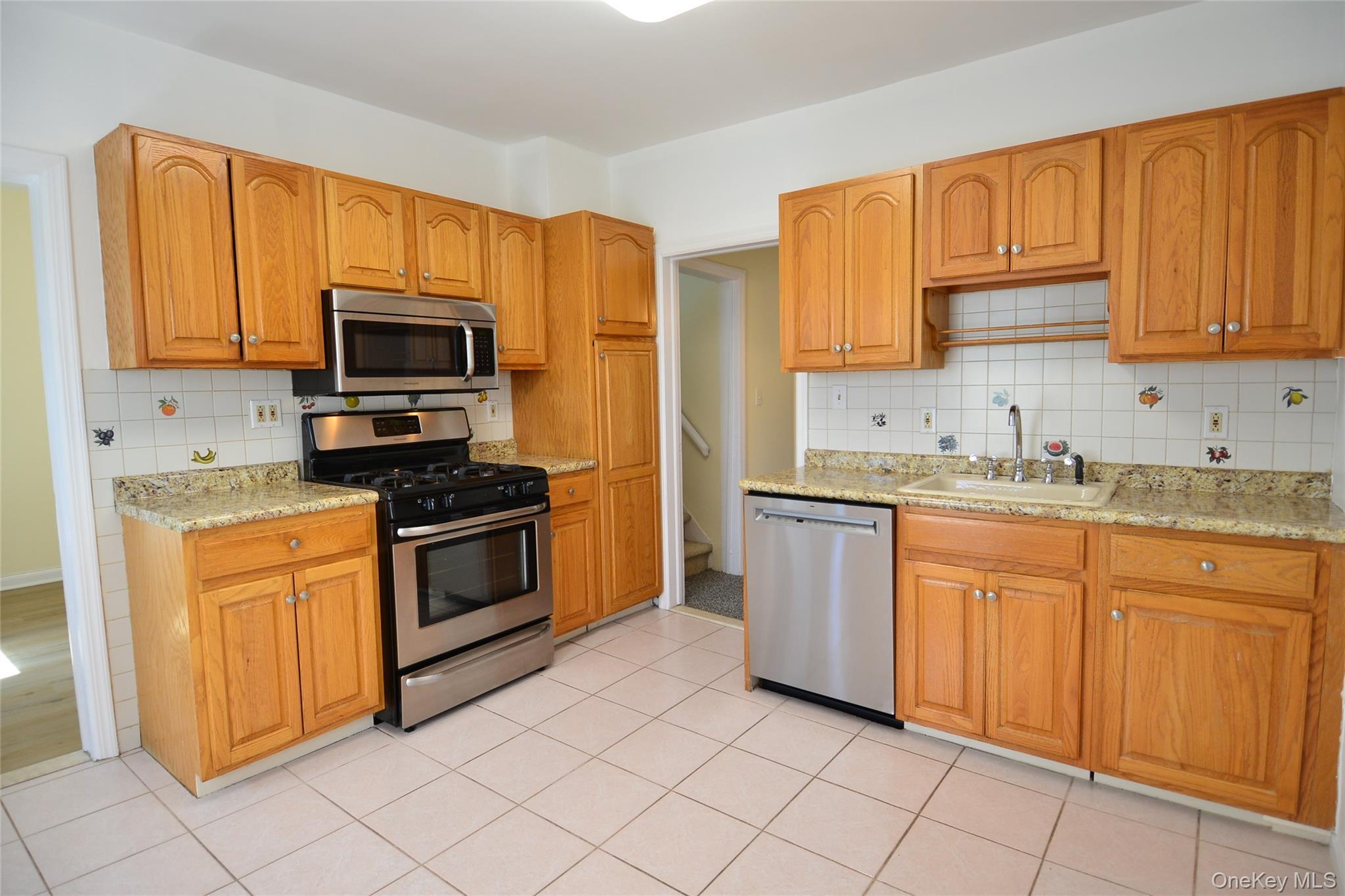 Single Family Glen  Westchester County, NY 10709, MLS-905095-23