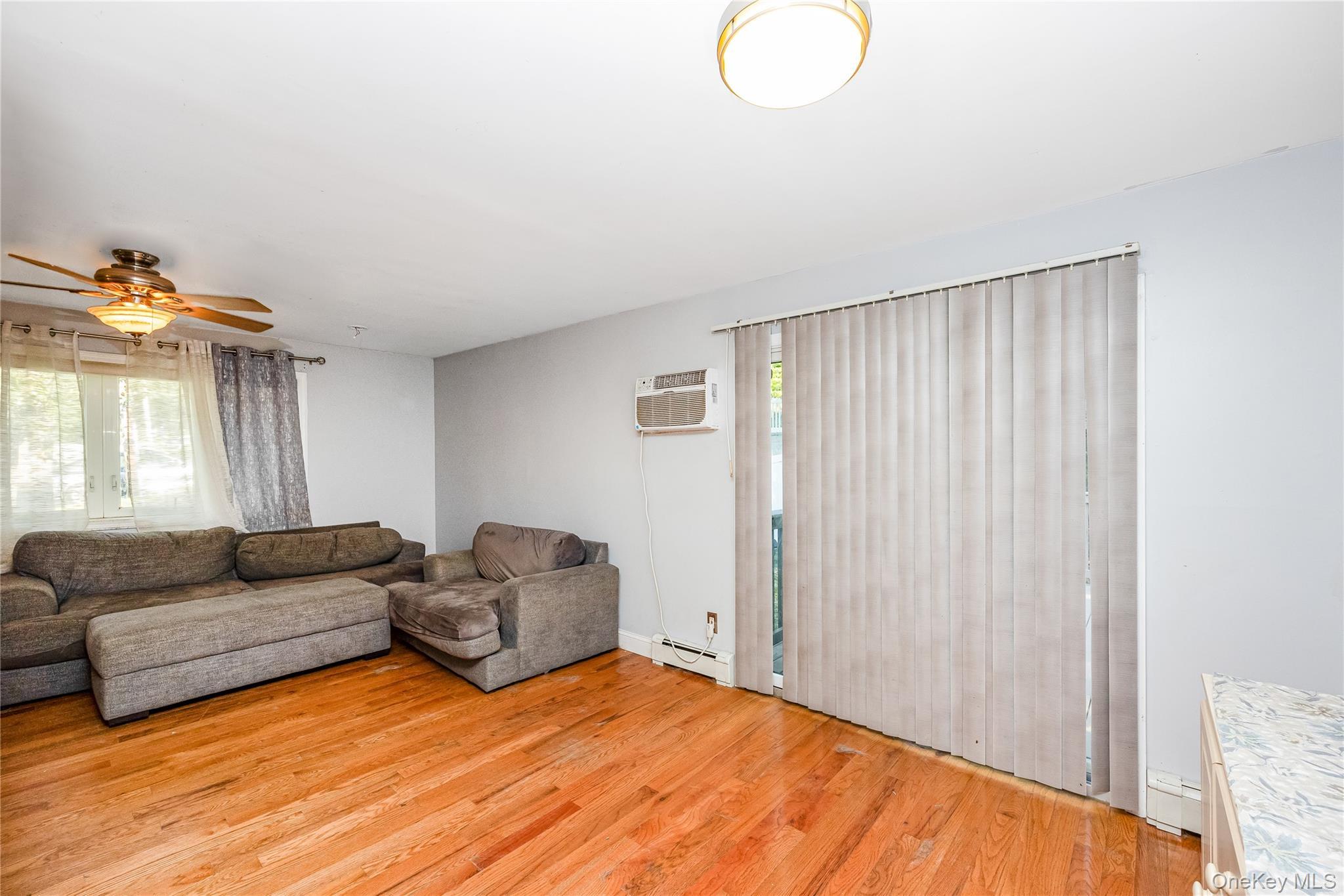 Single Family Hillside  Suffolk County, NY 11738, MLS-905102-10