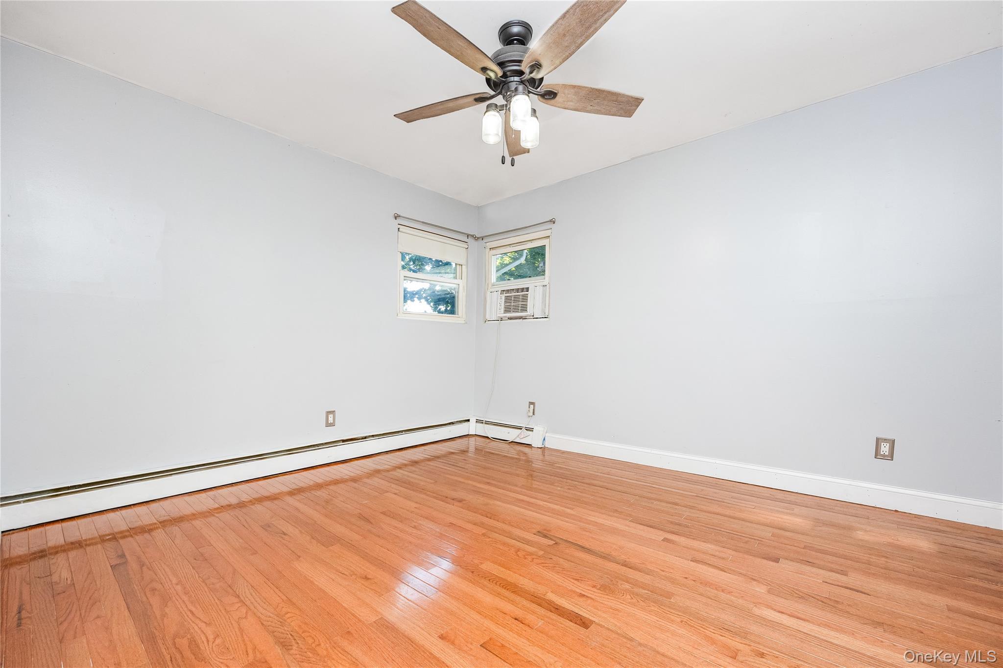 Single Family Hillside  Suffolk County, NY 11738, MLS-905102-14