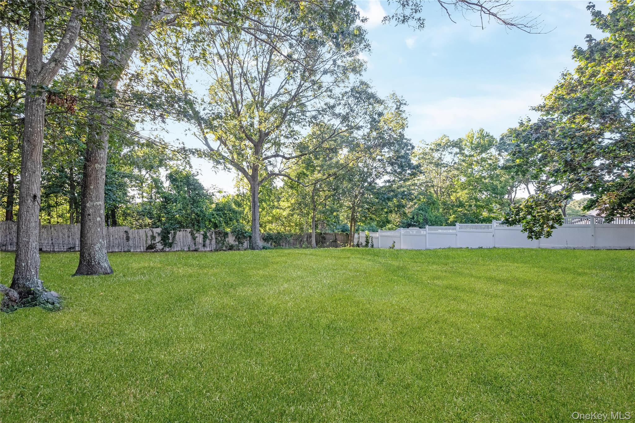 Single Family Hillside  Suffolk County, NY 11738, MLS-905102-21