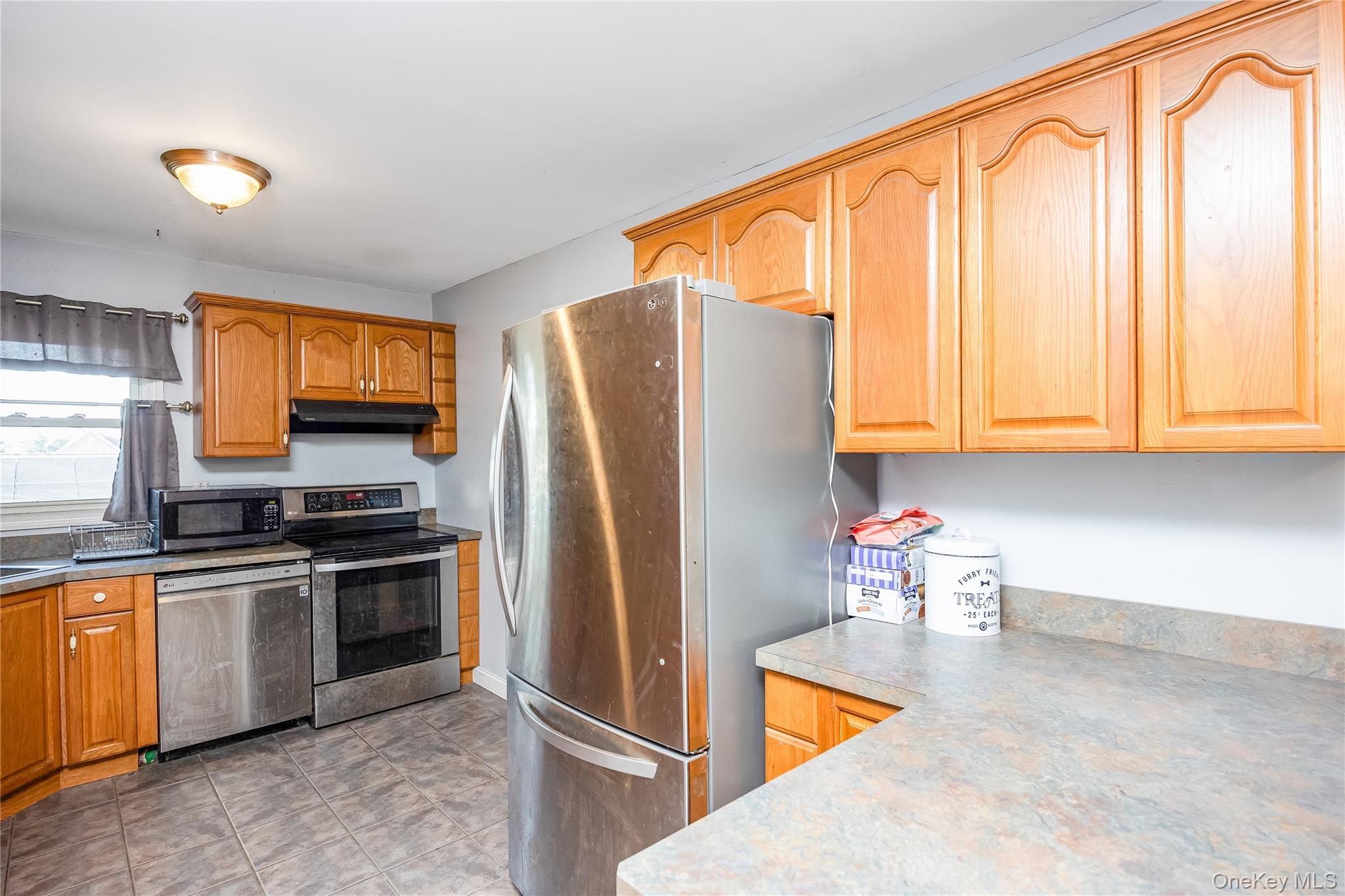 Single Family Hillside  Suffolk County, NY 11738, MLS-905102-4