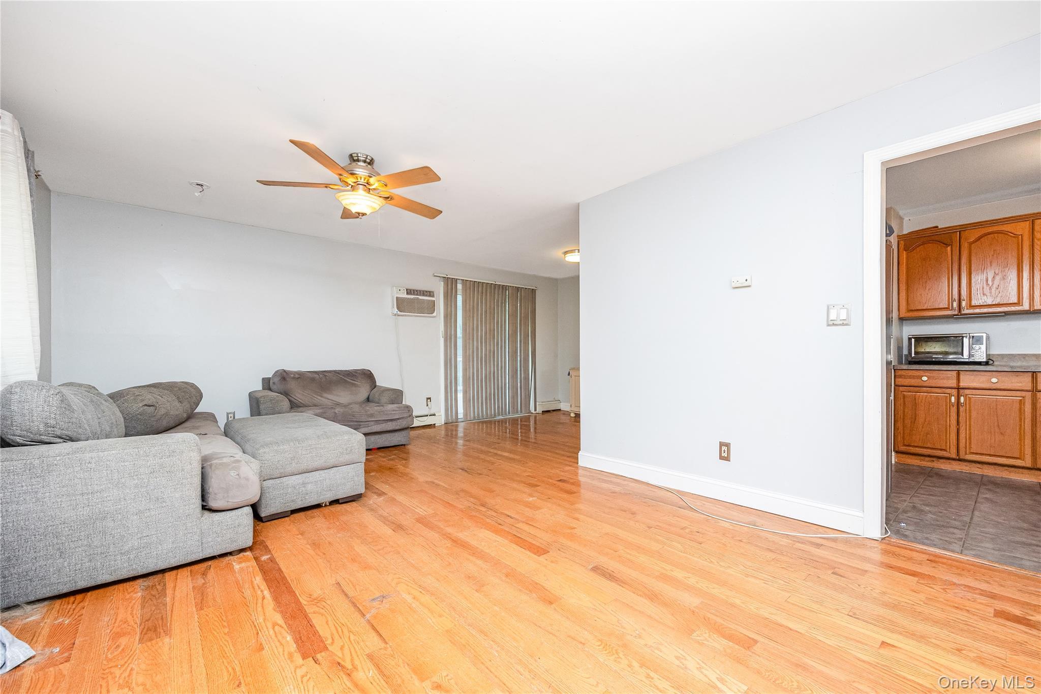 Single Family Hillside  Suffolk County, NY 11738, MLS-905102-6