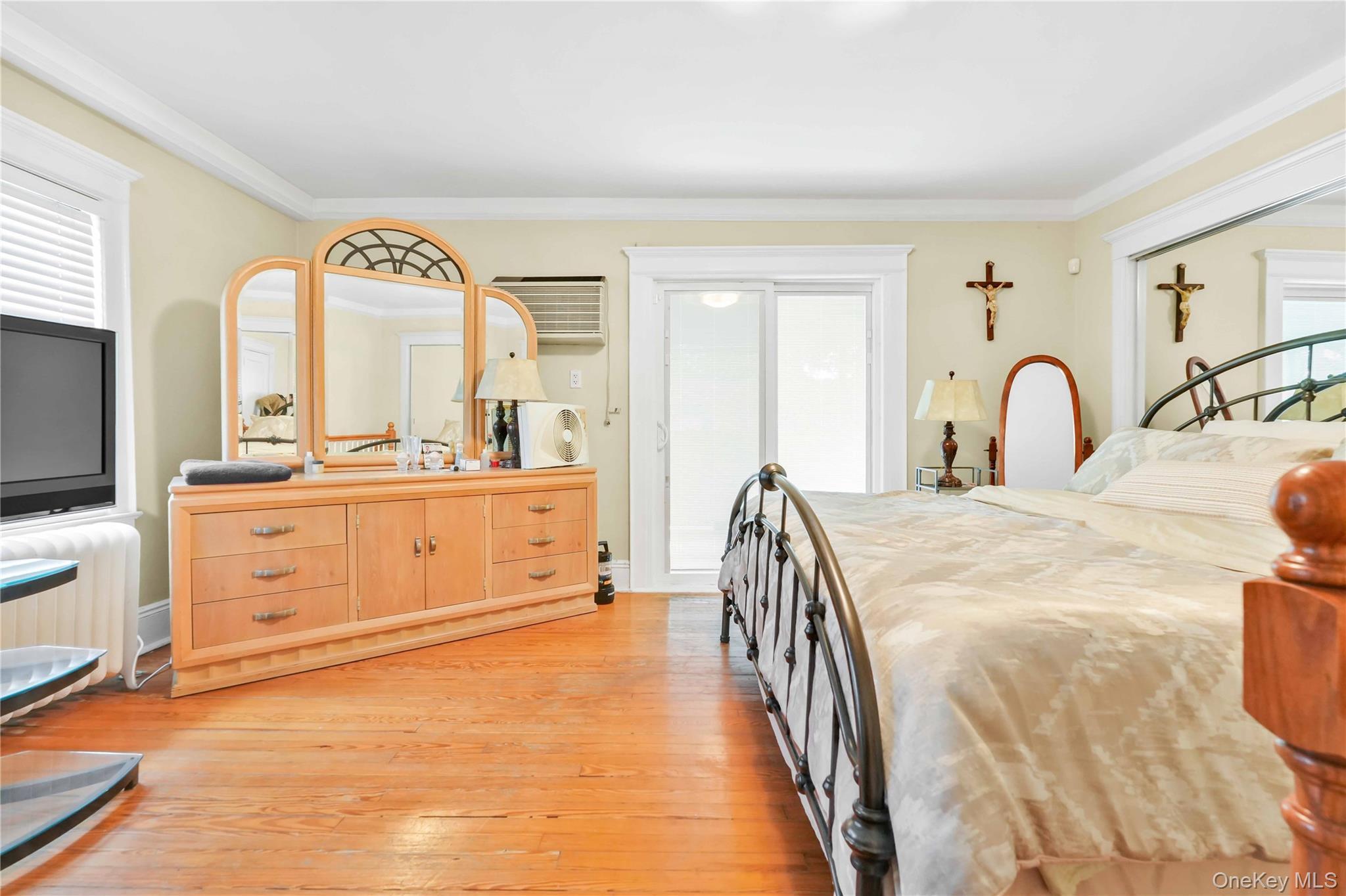 Single Family 12th  Queens, NY 11357, MLS-905114-24