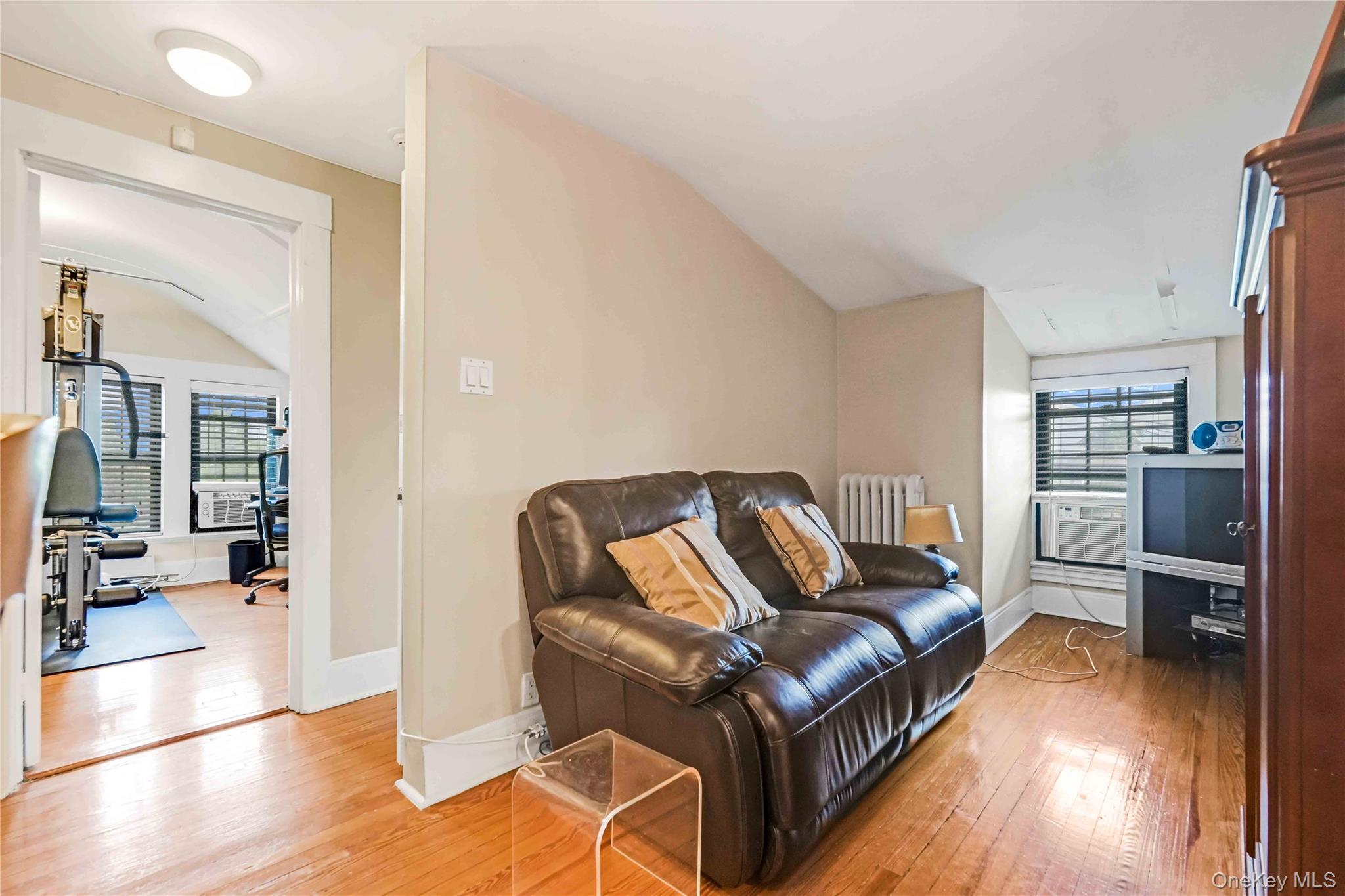 Single Family 12th  Queens, NY 11357, MLS-905114-28