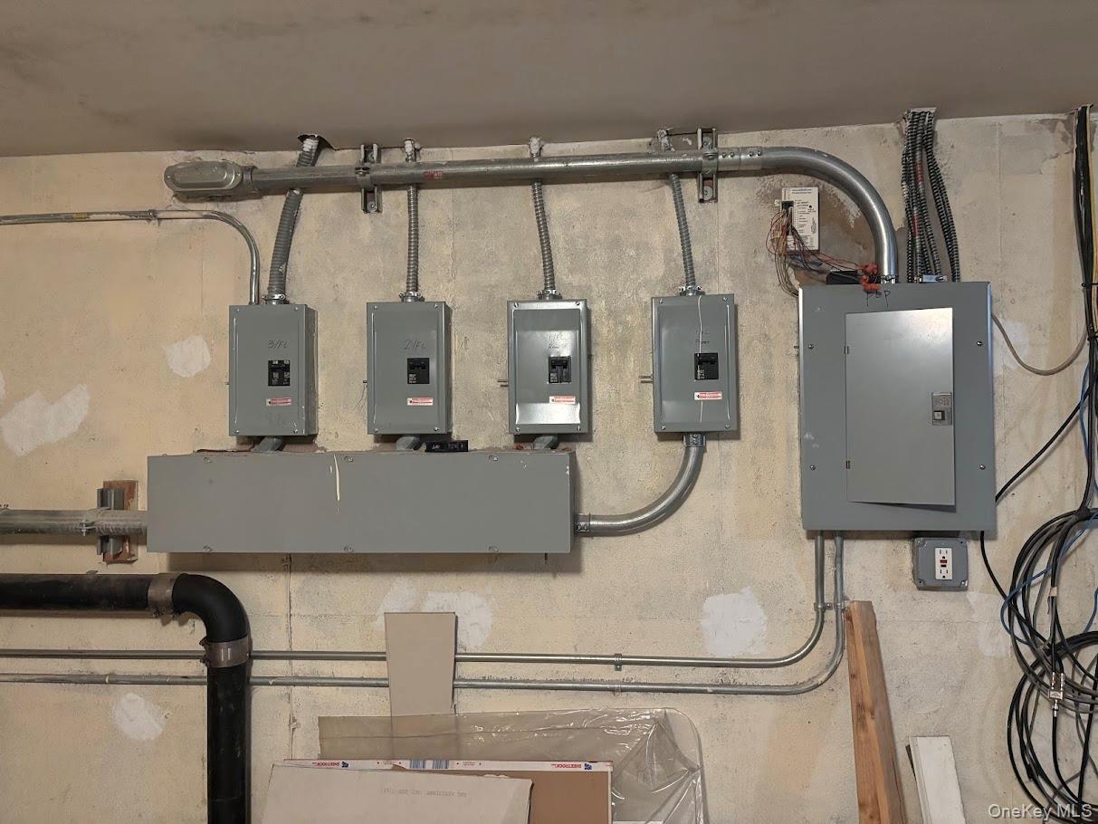 Single Family 70th Queens, NY 11377, MLS-905198-8