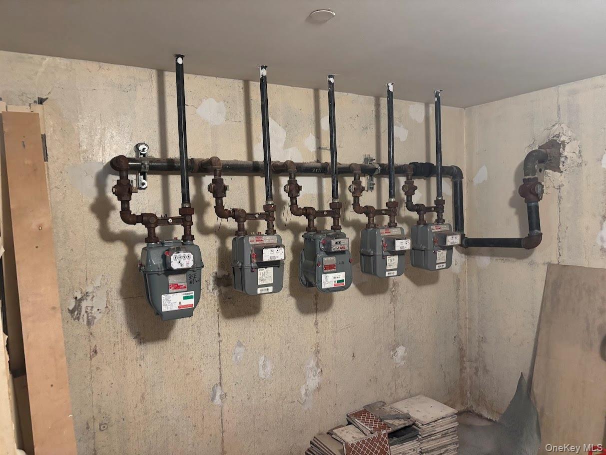 Single Family 70th Queens, NY 11377, MLS-905198-9