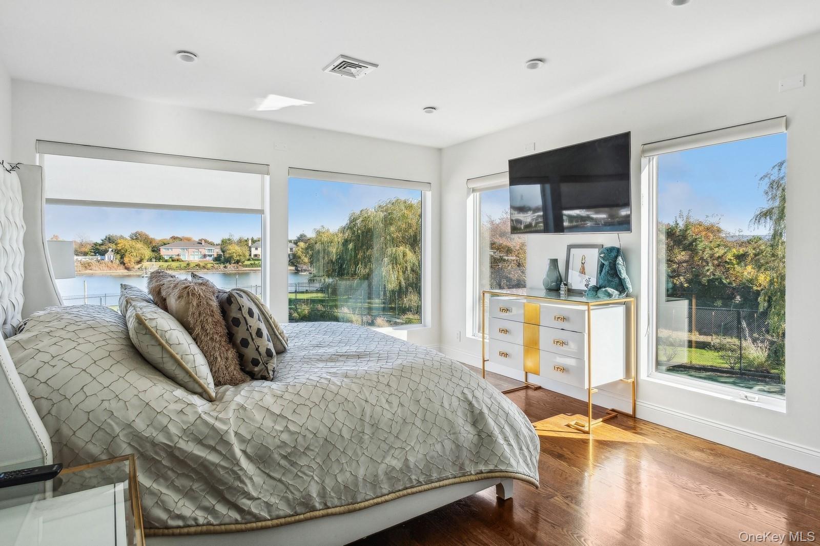 Single Family Heron Nassau County, NY 11557, MLS-905242-38