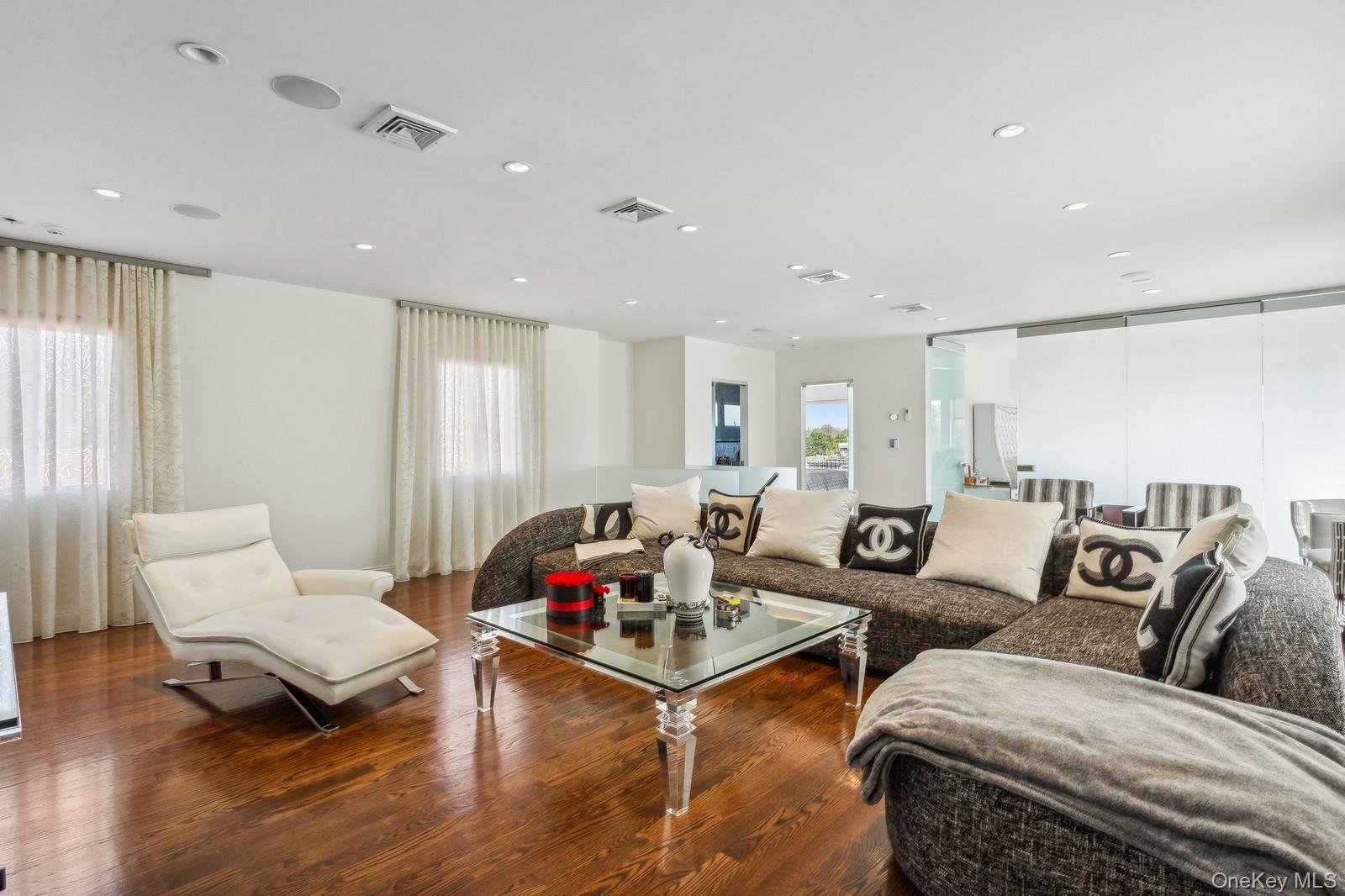 Single Family Heron Nassau County, NY 11557, MLS-905242-39