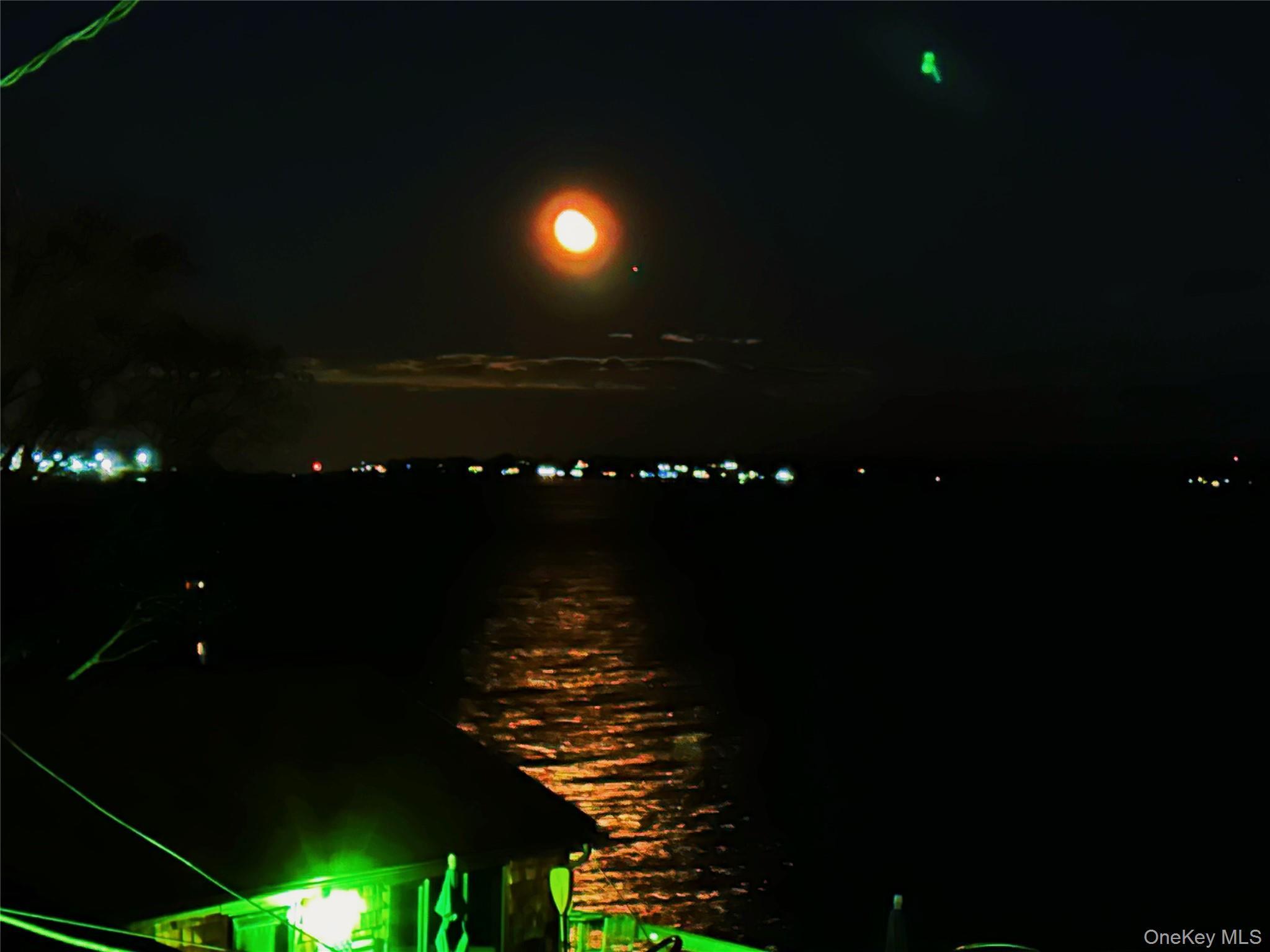 Single Family Pennyfield Cp Dr Bronx, NY 10465, MLS-905257-10