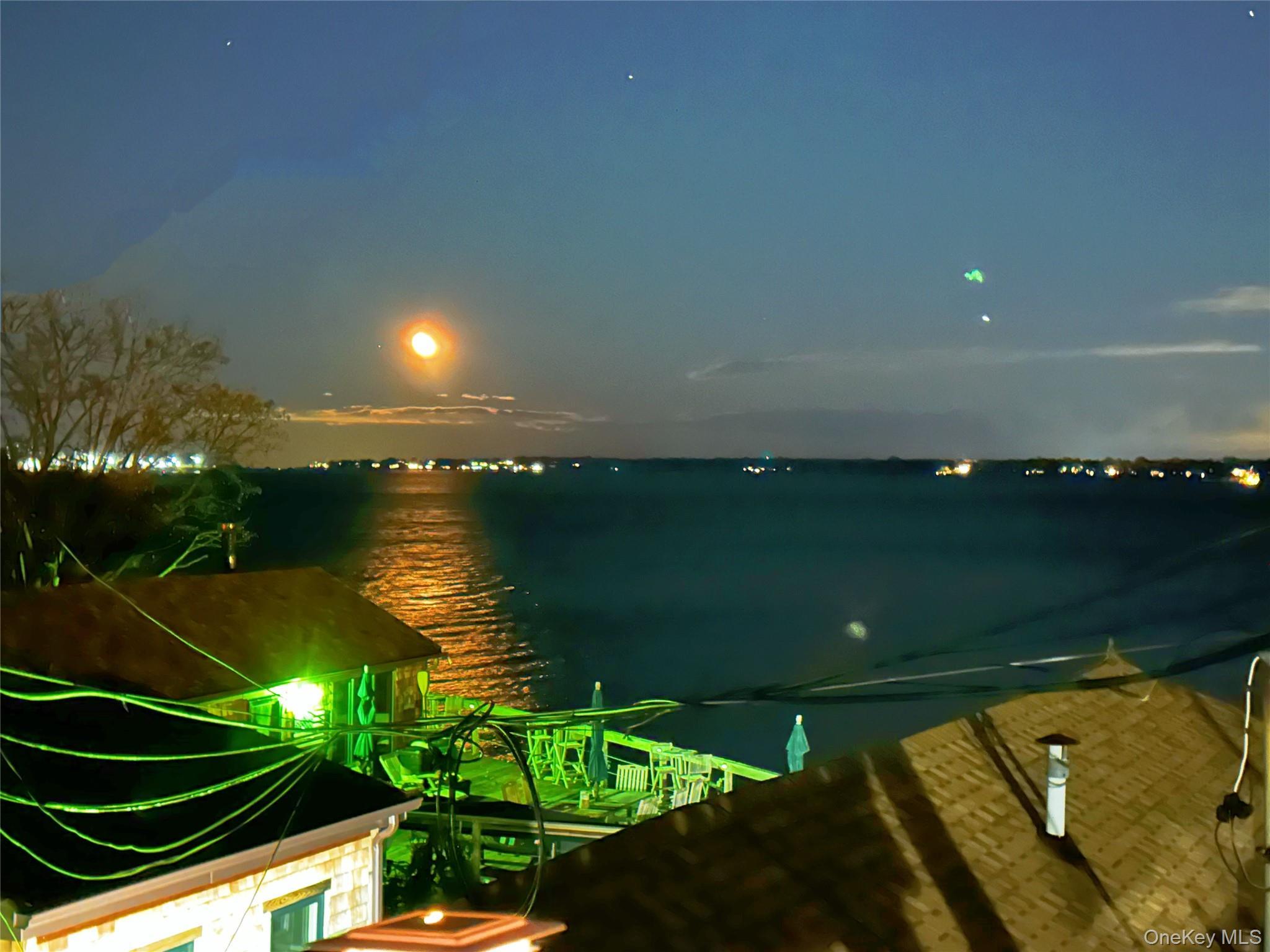 Single Family Pennyfield Cp Dr Bronx, NY 10465, MLS-905257-11