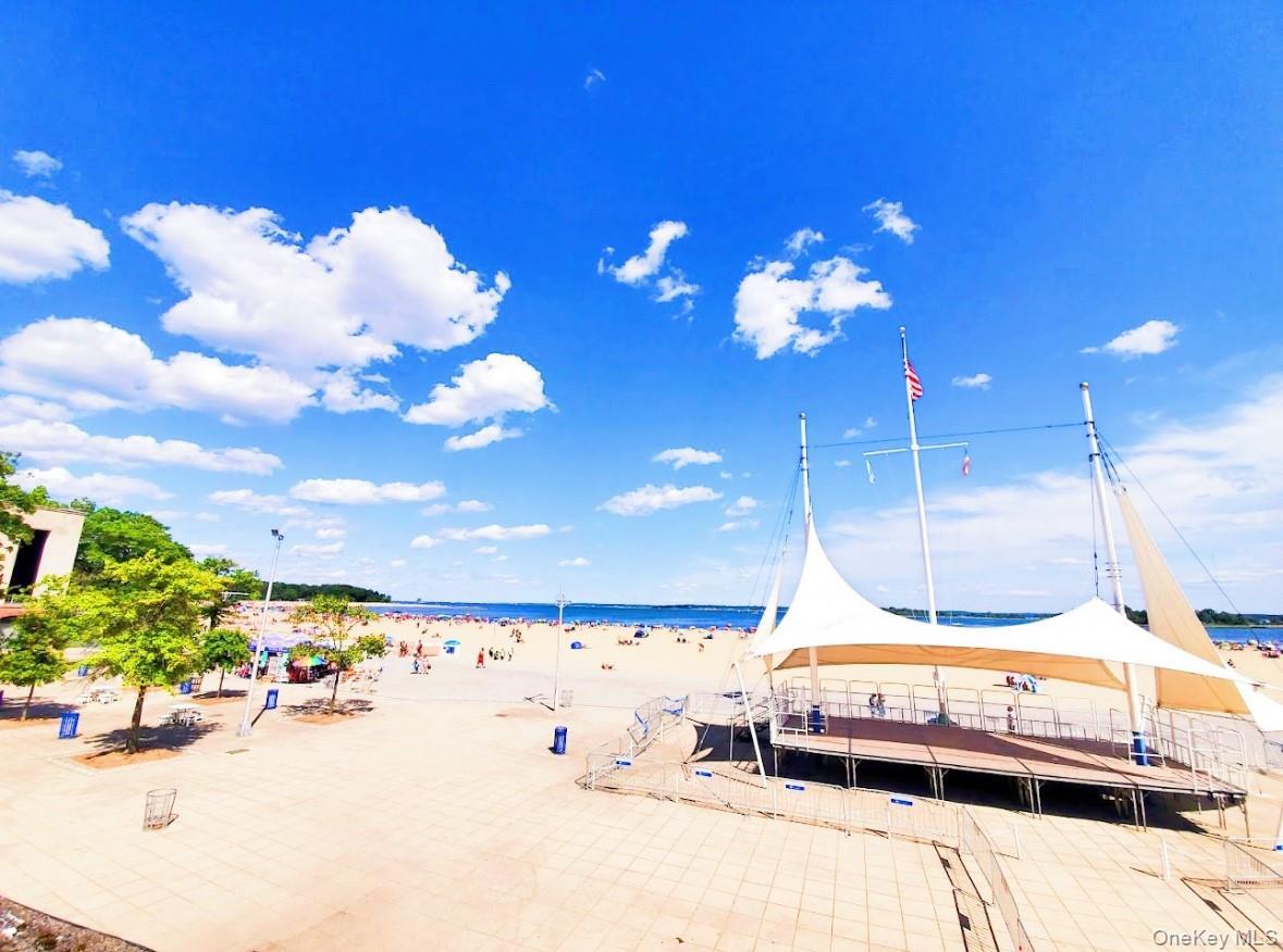 Single Family Pennyfield Cp Dr Bronx, NY 10465, MLS-905257-14