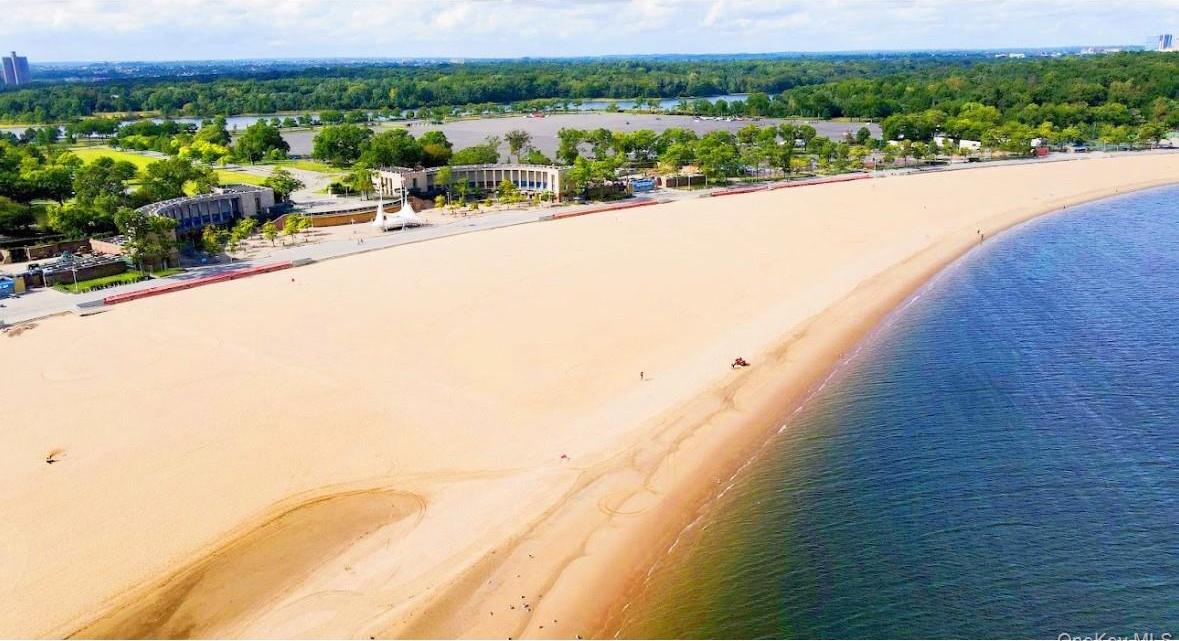 Single Family Pennyfield Cp Dr Bronx, NY 10465, MLS-905257-15