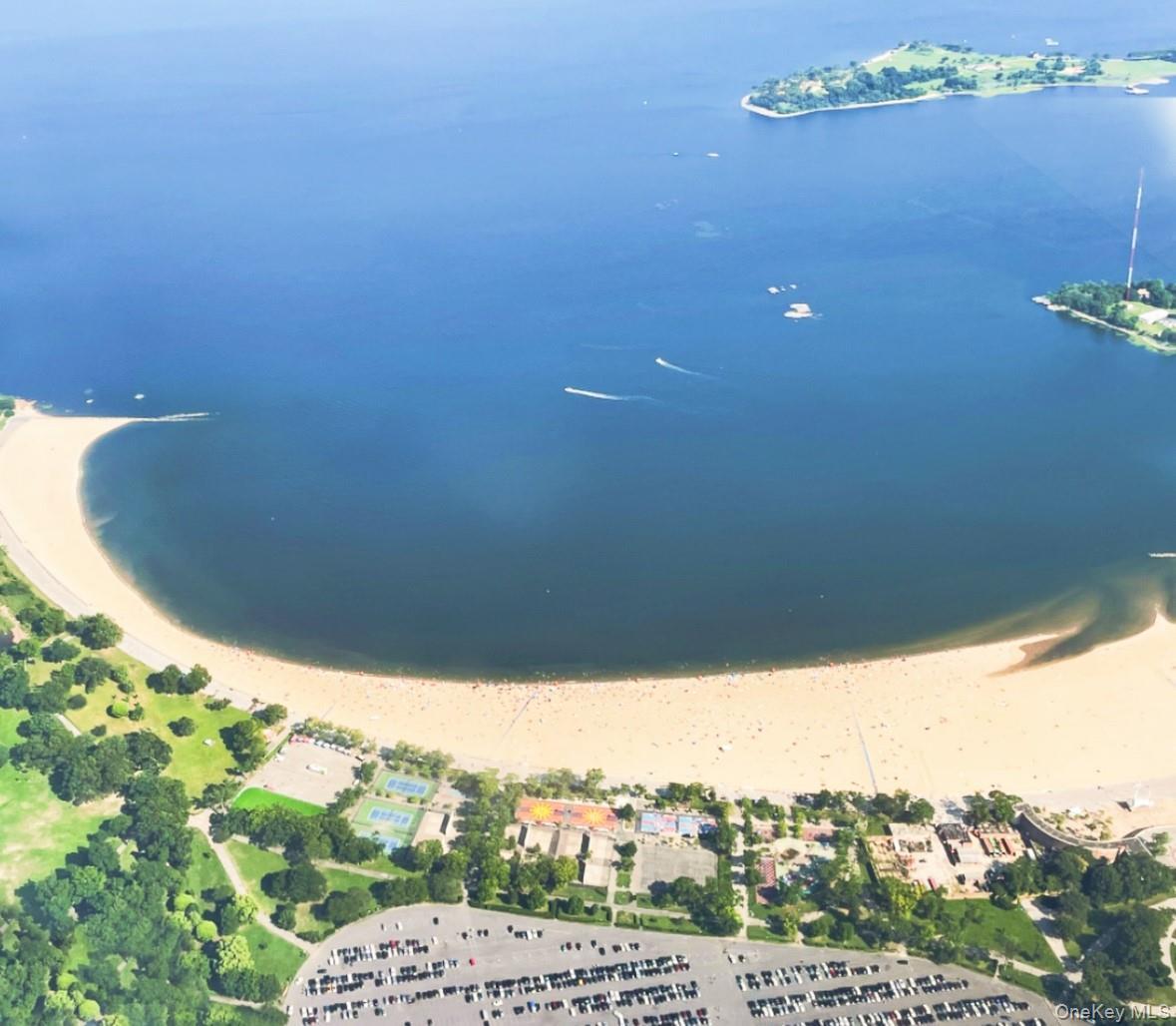 Single Family Pennyfield Cp Dr Bronx, NY 10465, MLS-905257-17